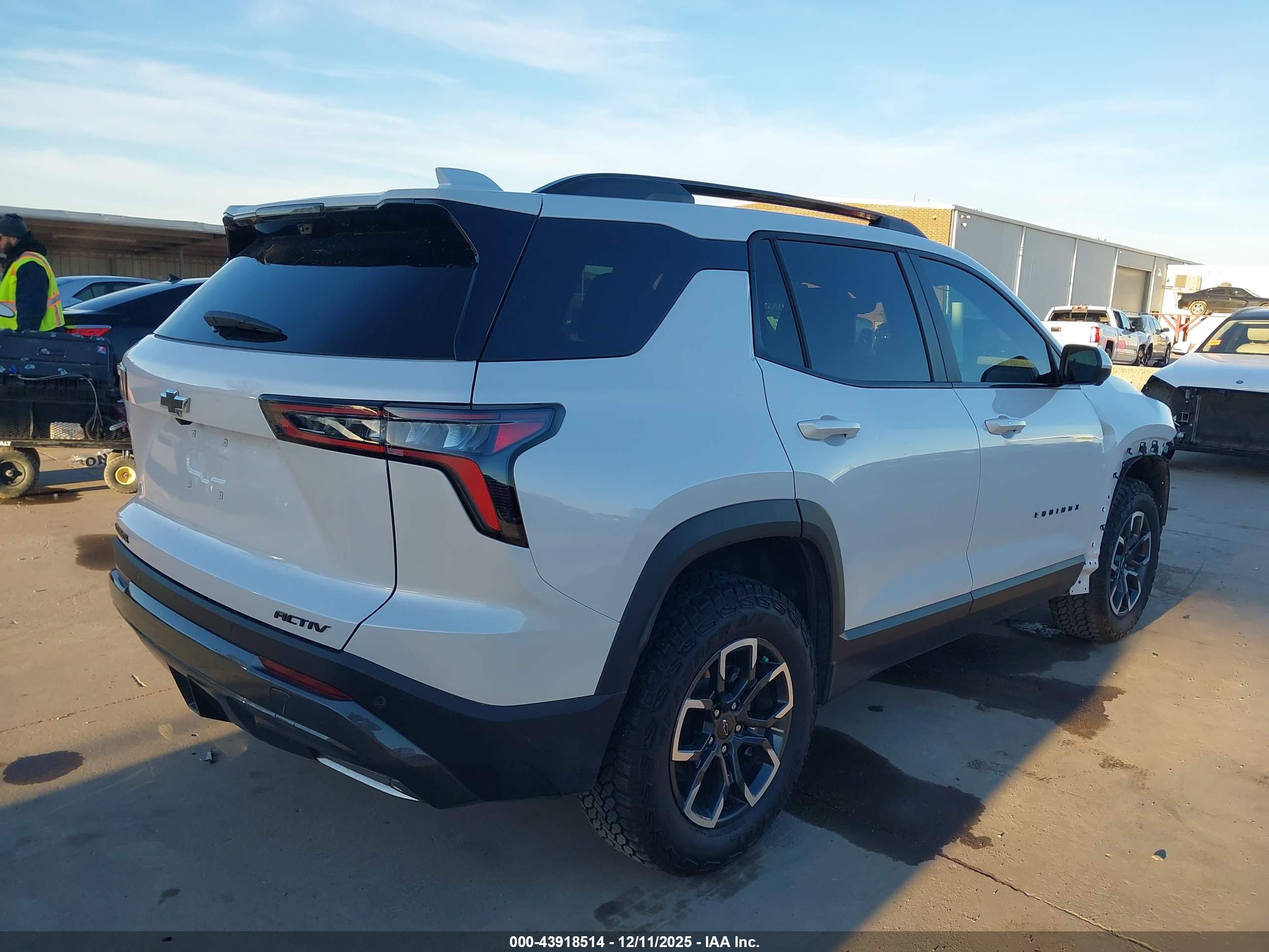 CHEVROLET EQUINOX image 4