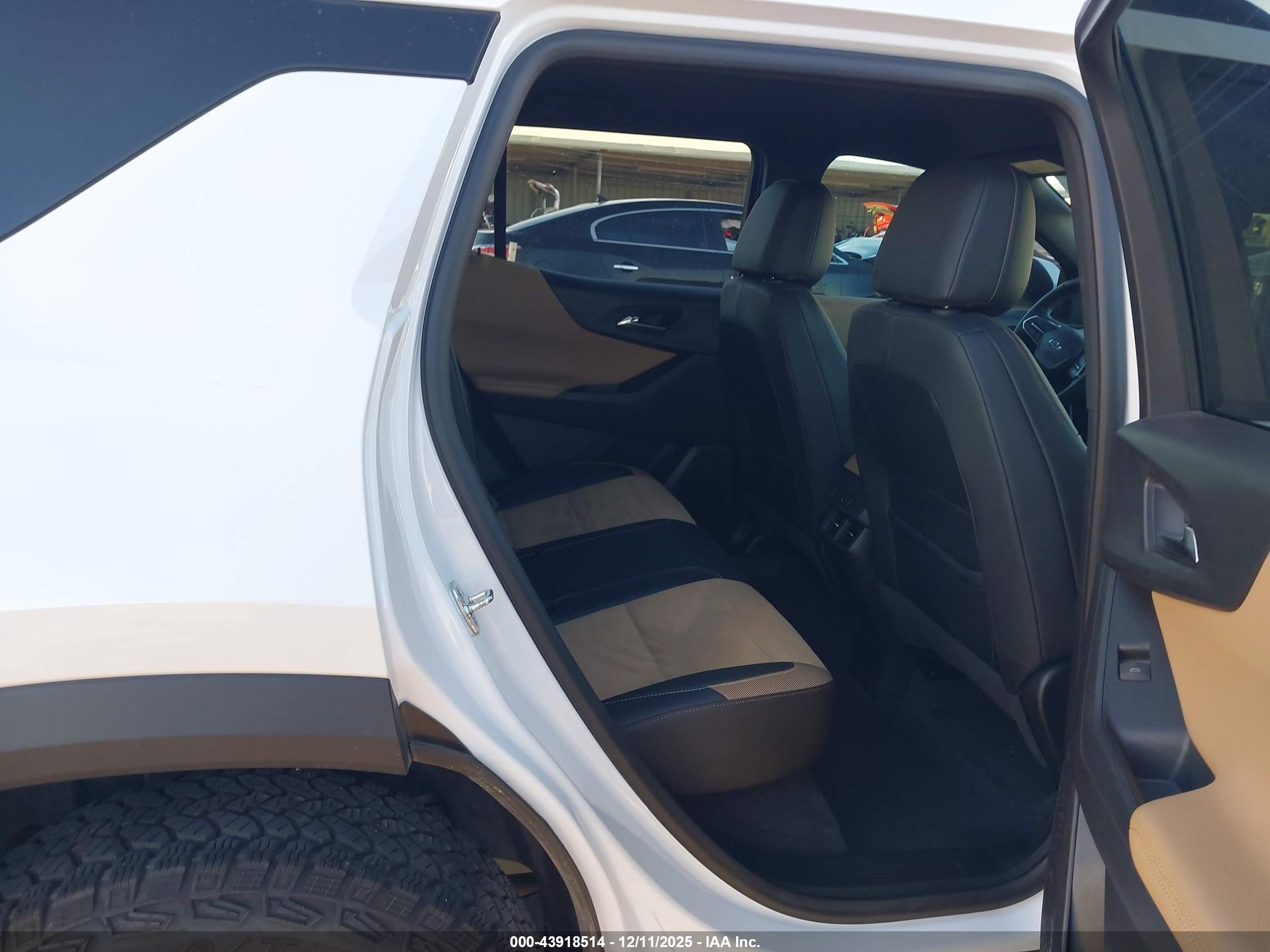 CHEVROLET EQUINOX image 8