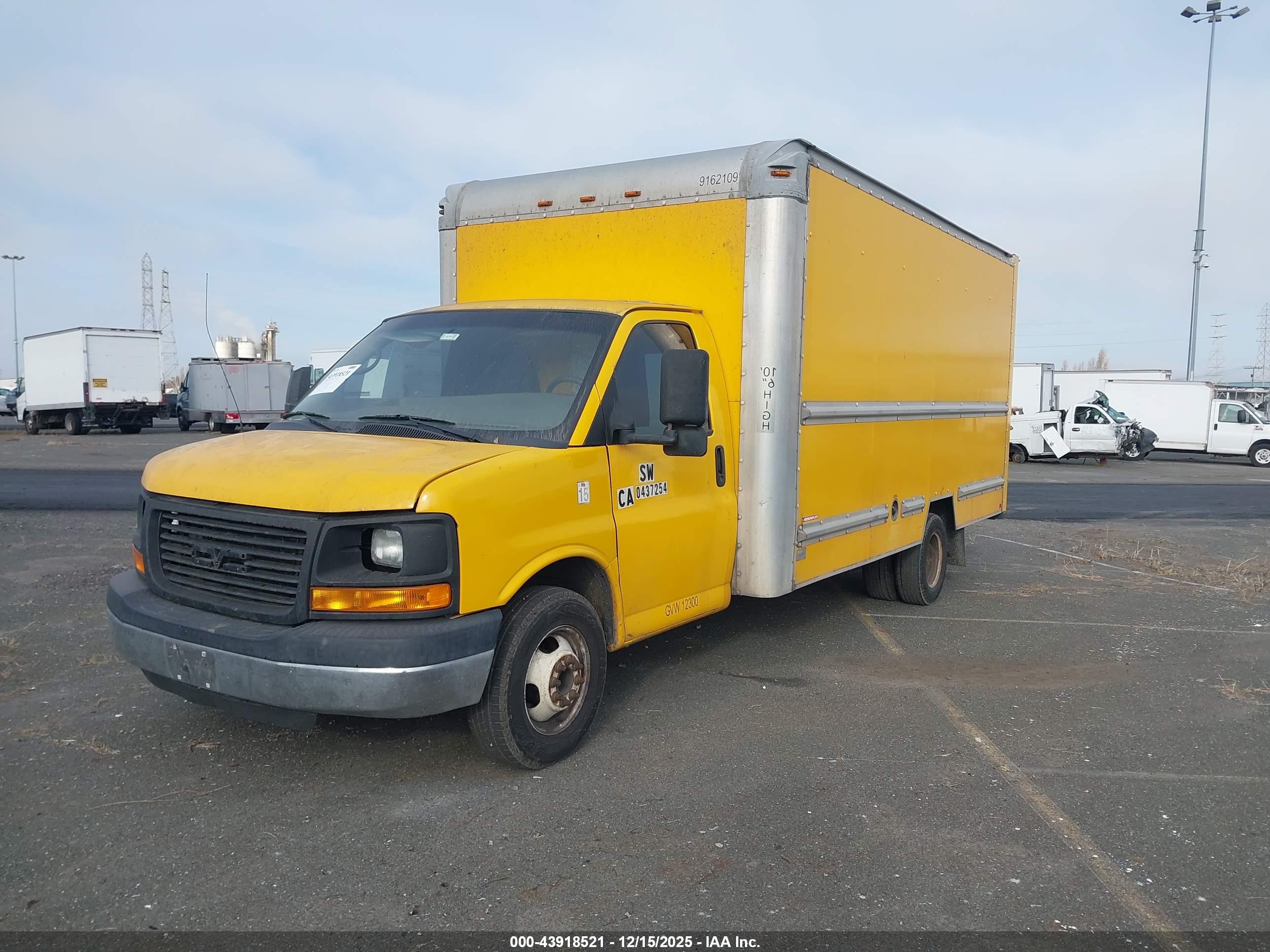 GMC SAVANA image 2