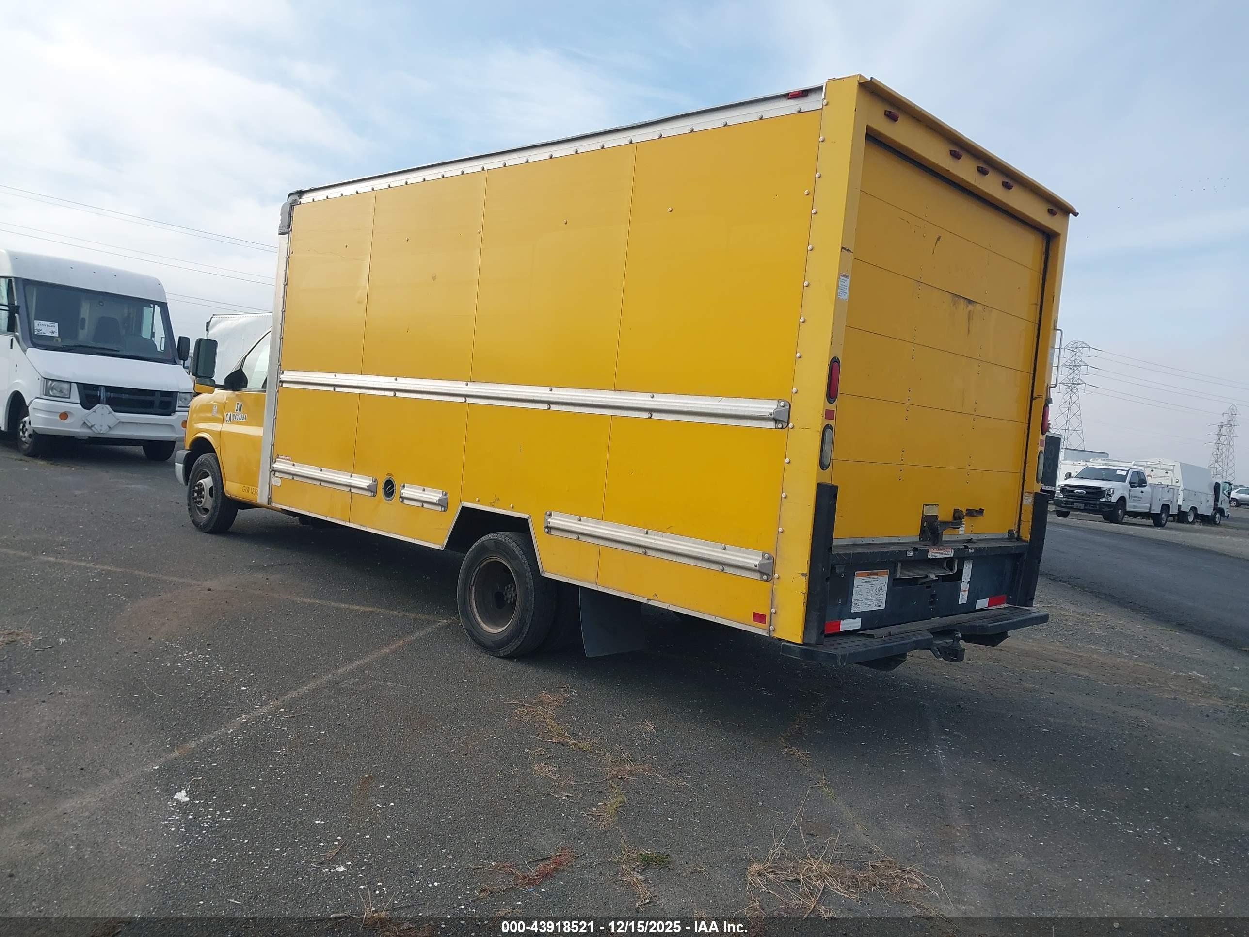 GMC SAVANA image 3