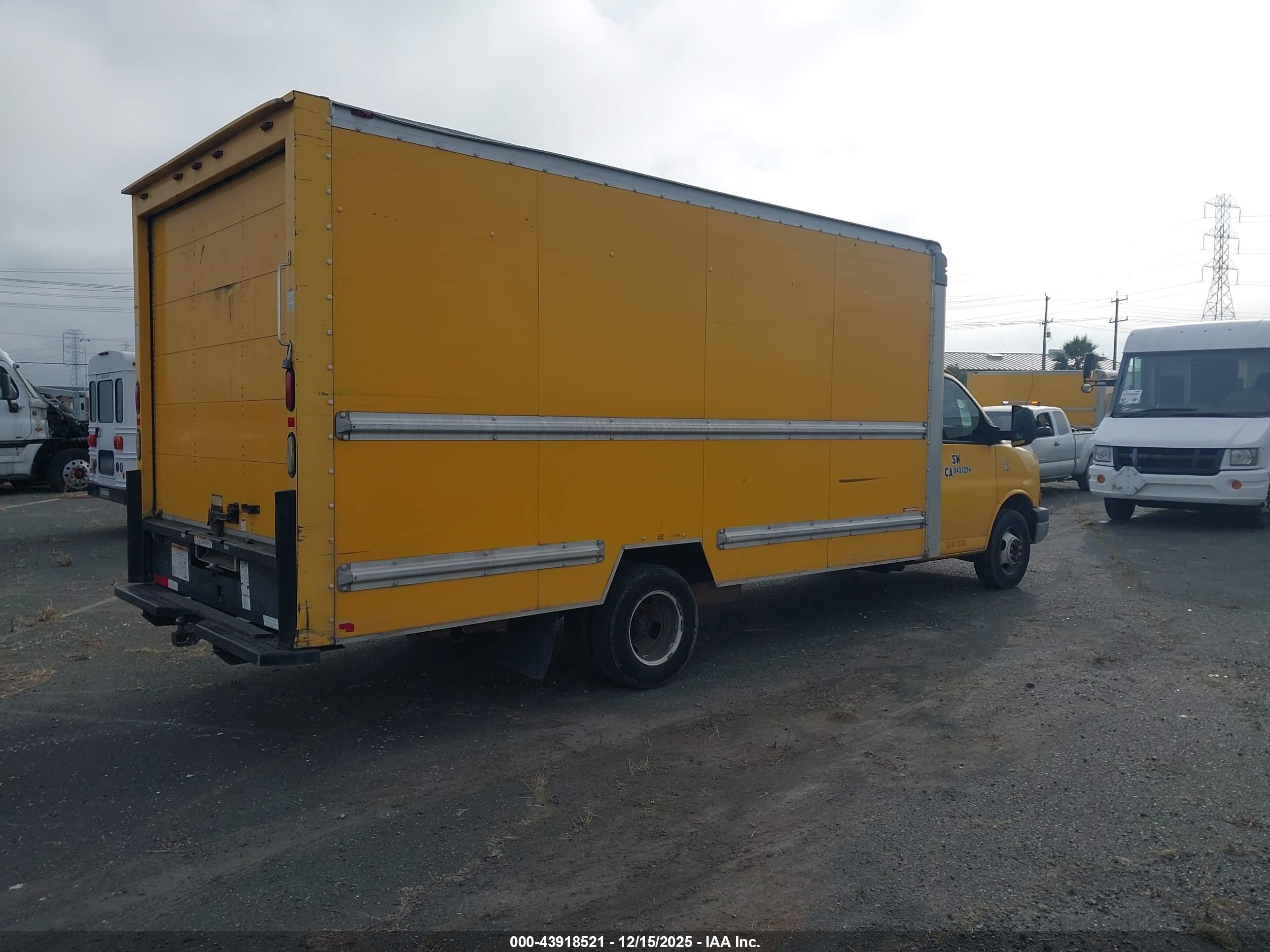 GMC SAVANA image 4