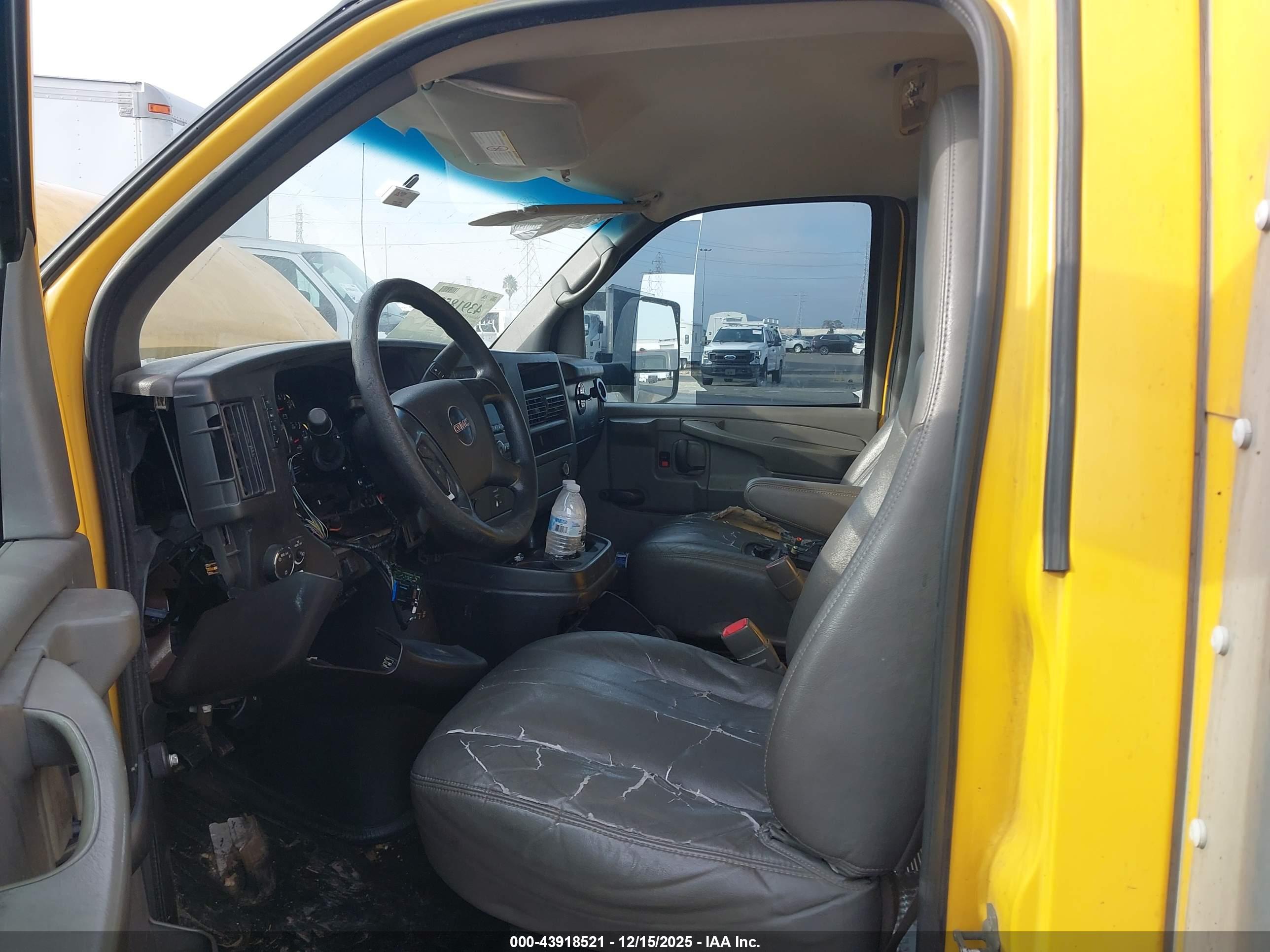 GMC SAVANA image 7