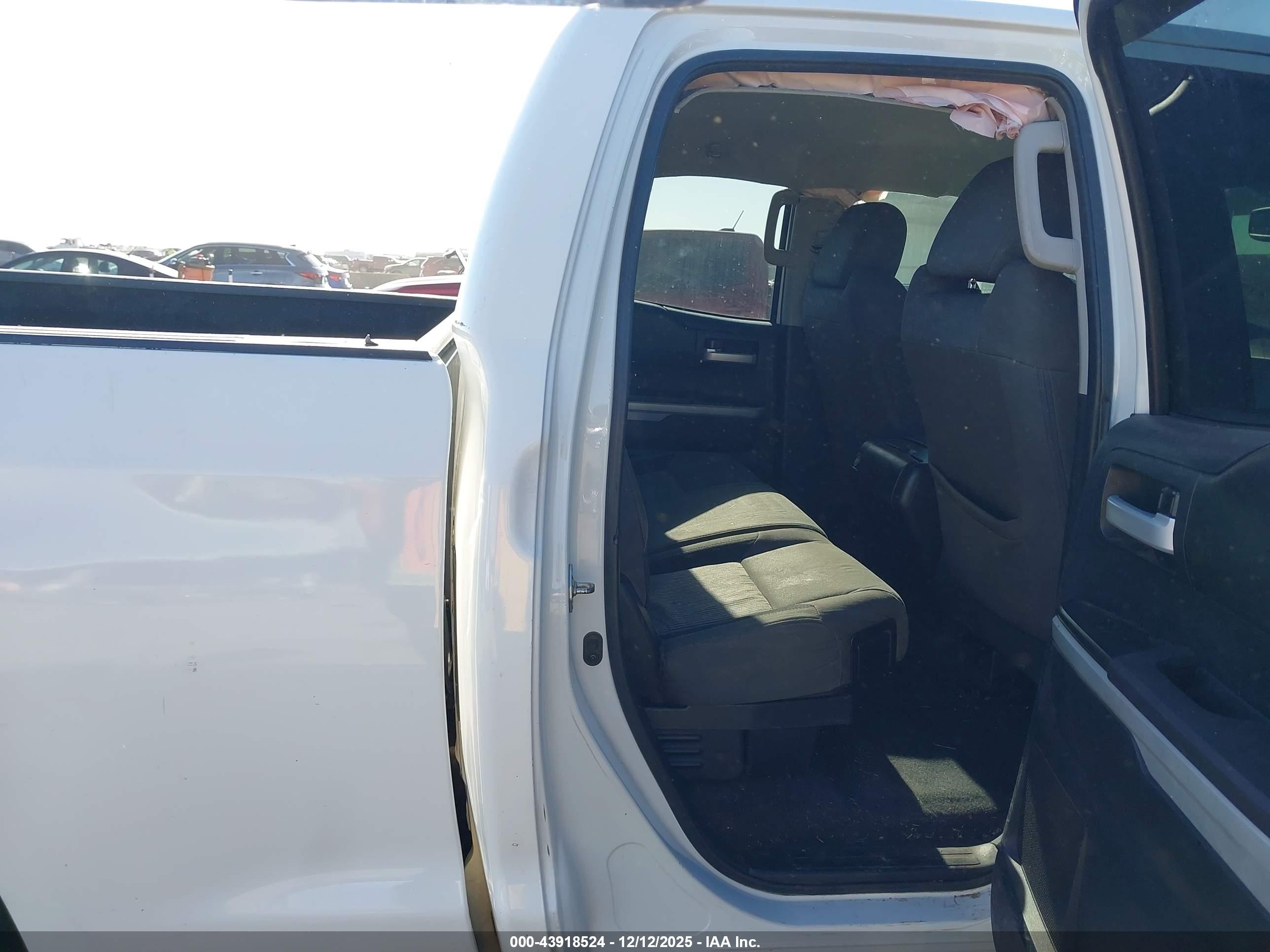 TOYOTA TUNDRA image 8