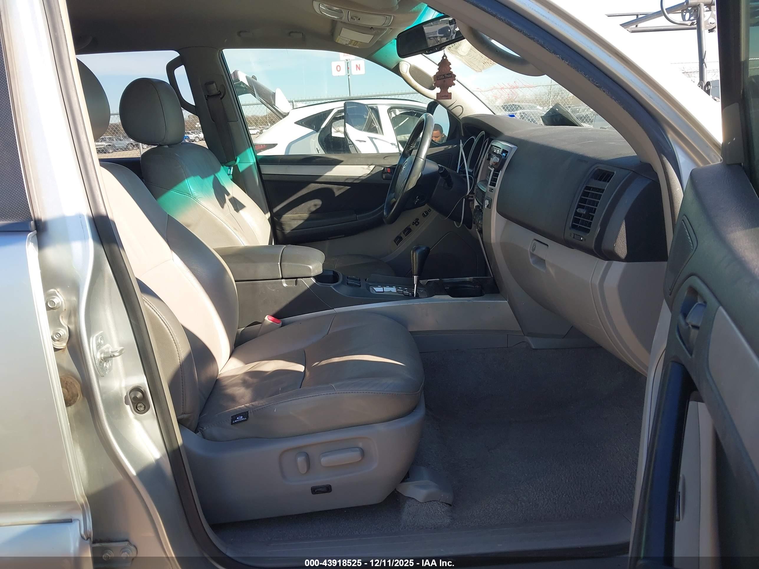 TOYOTA 4RUNNER image 5