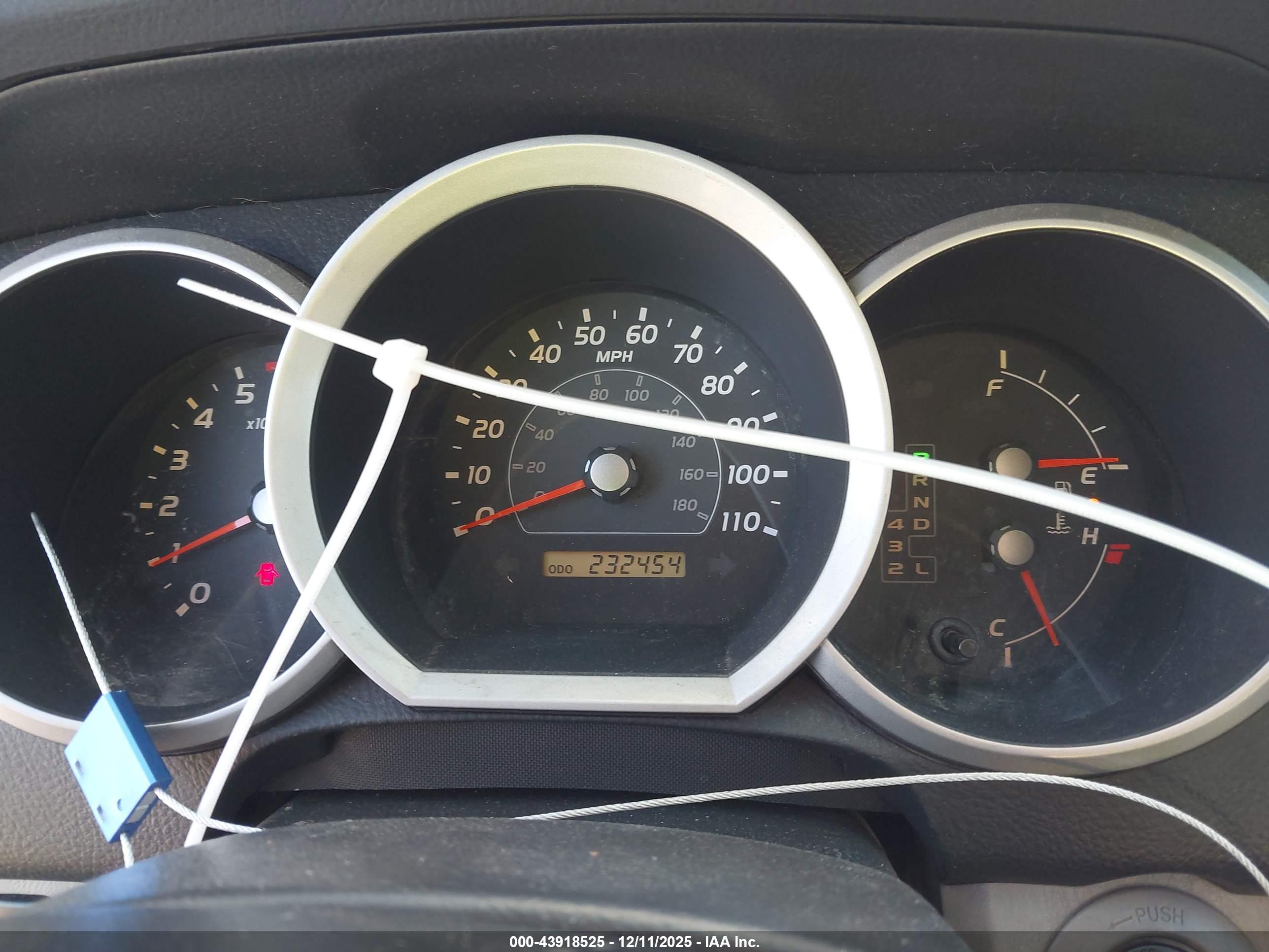 TOYOTA 4RUNNER image 7