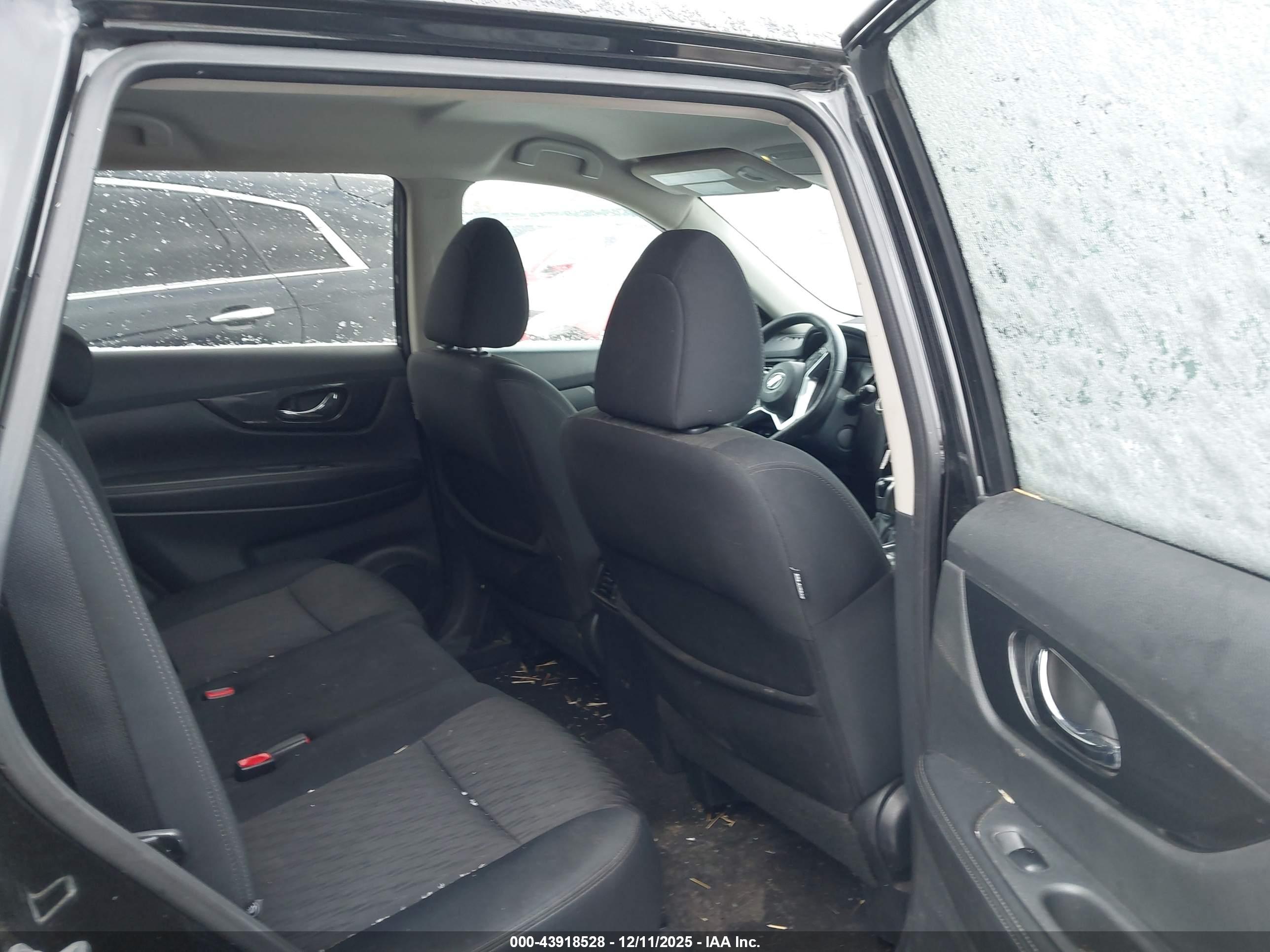 NISSAN ROGUE image 8