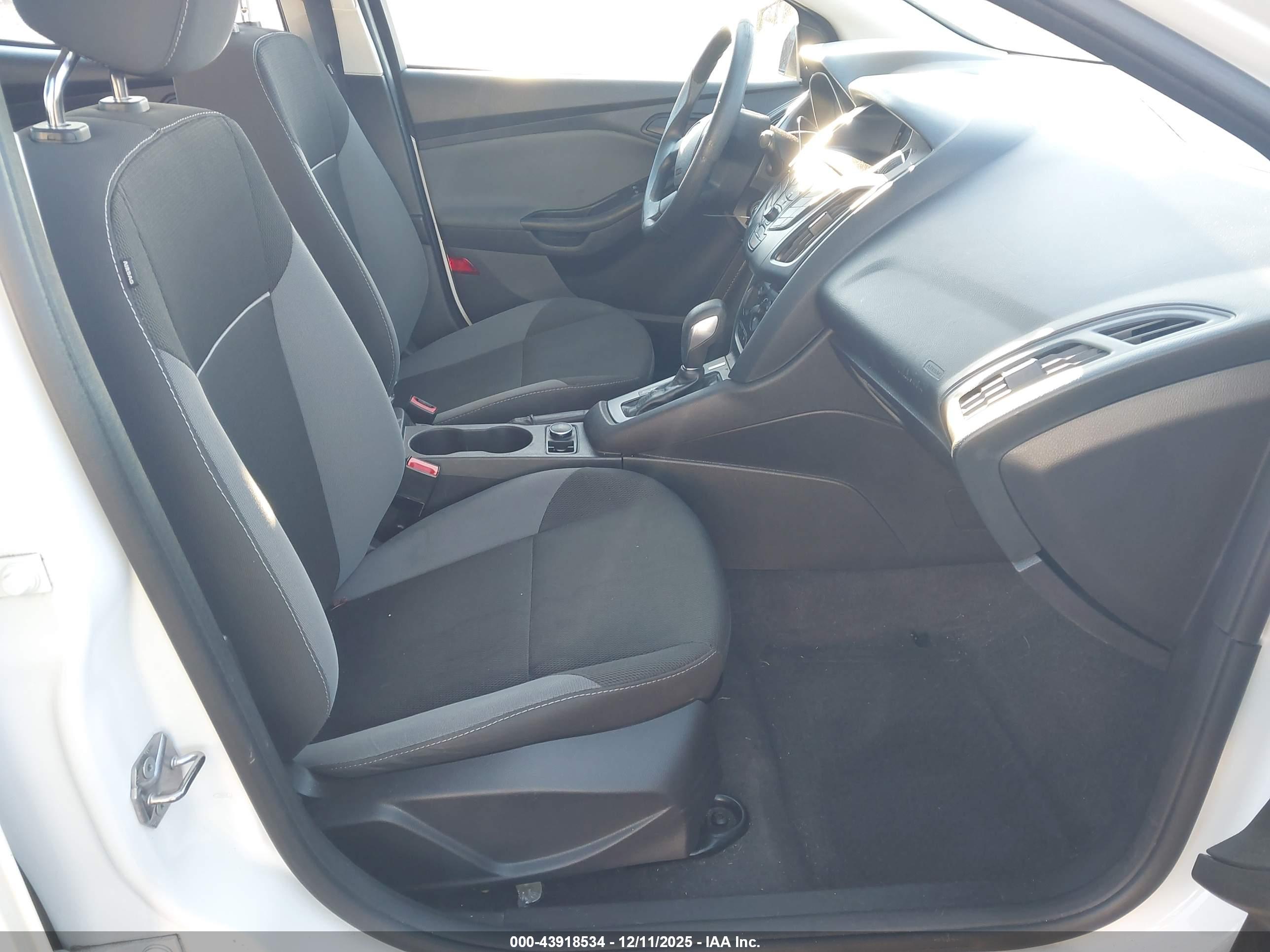 FORD FOCUS image 5