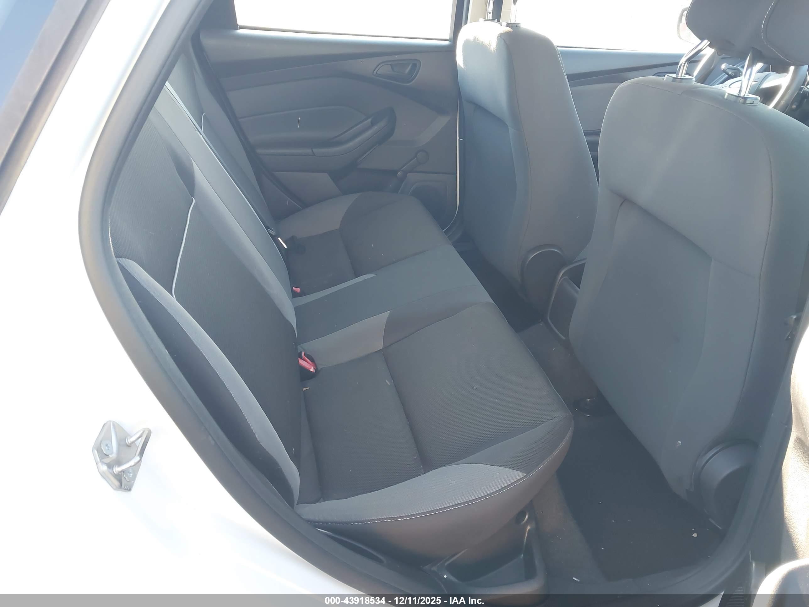 FORD FOCUS image 8