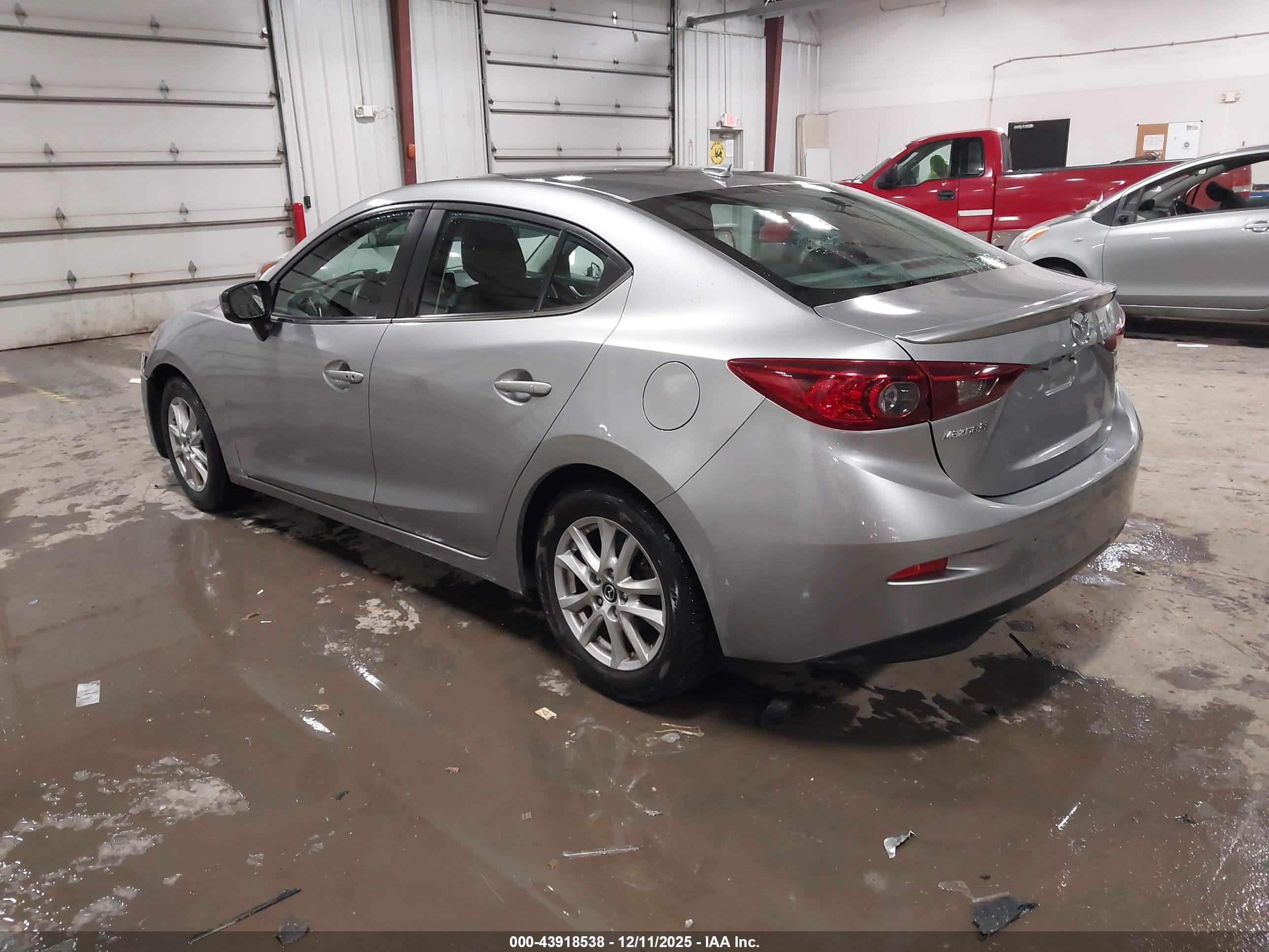 MAZDA MAZDA3 image 3