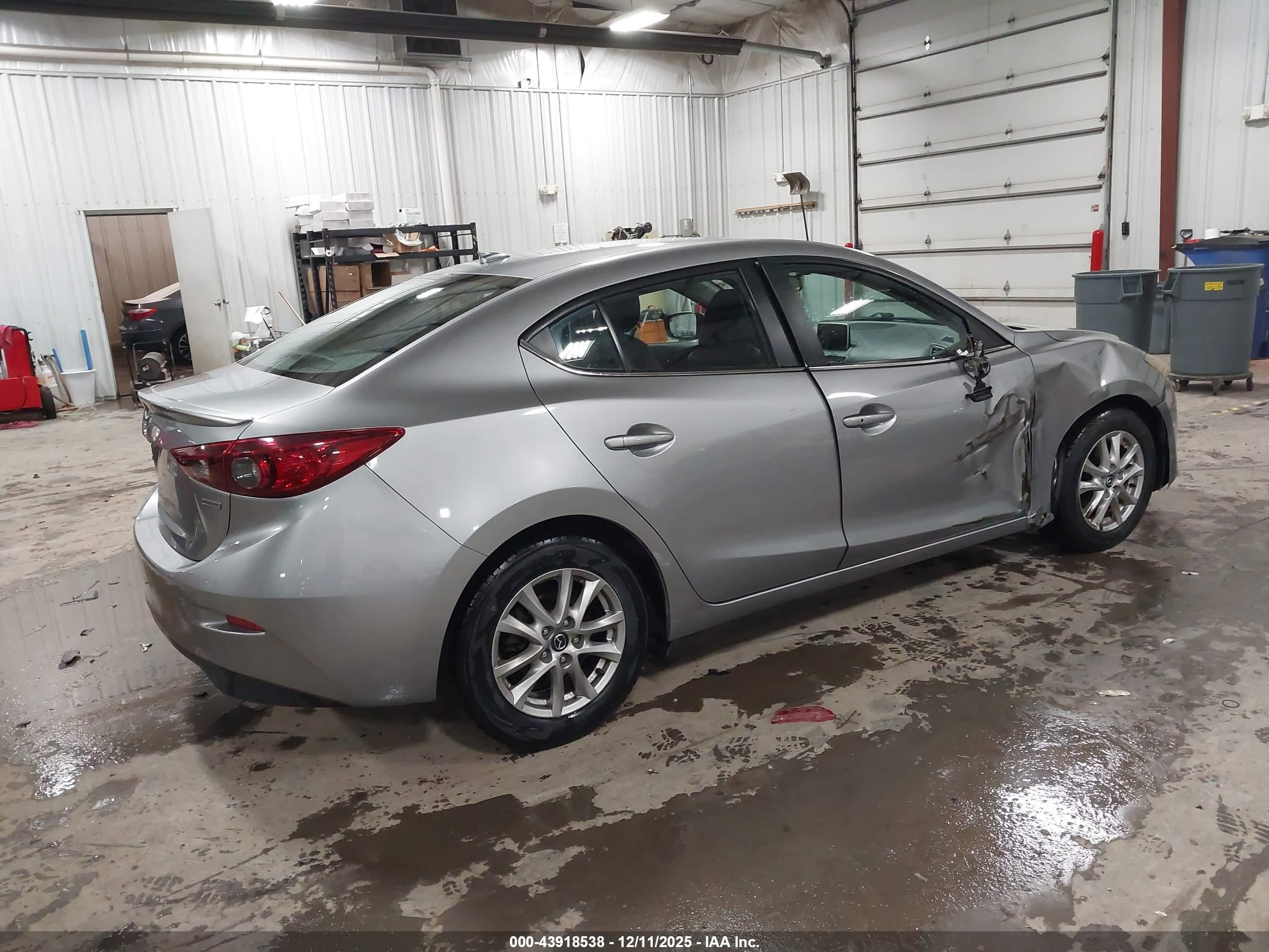 MAZDA MAZDA3 image 4