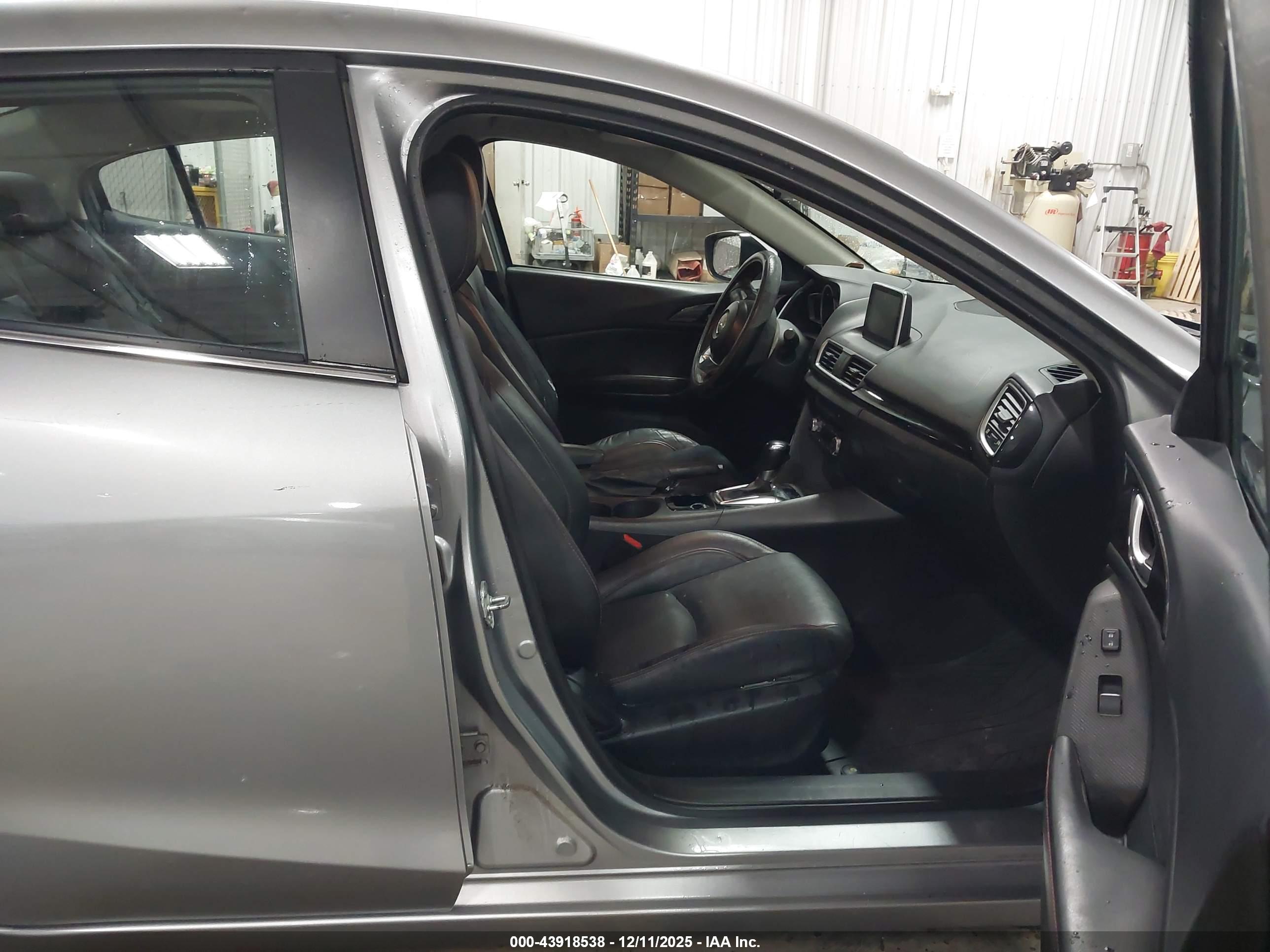 MAZDA MAZDA3 image 5
