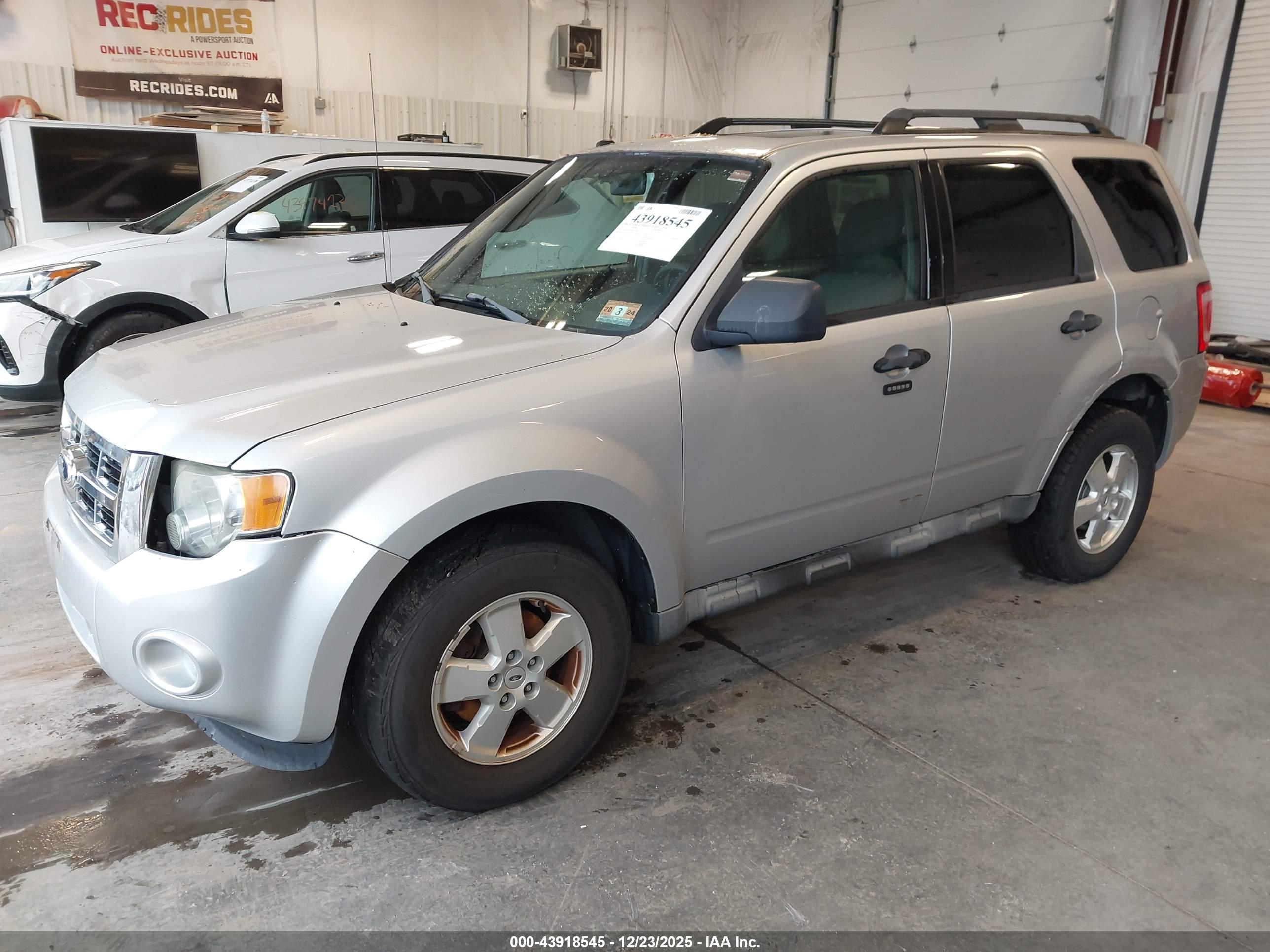 FORD ESCAPE image 2