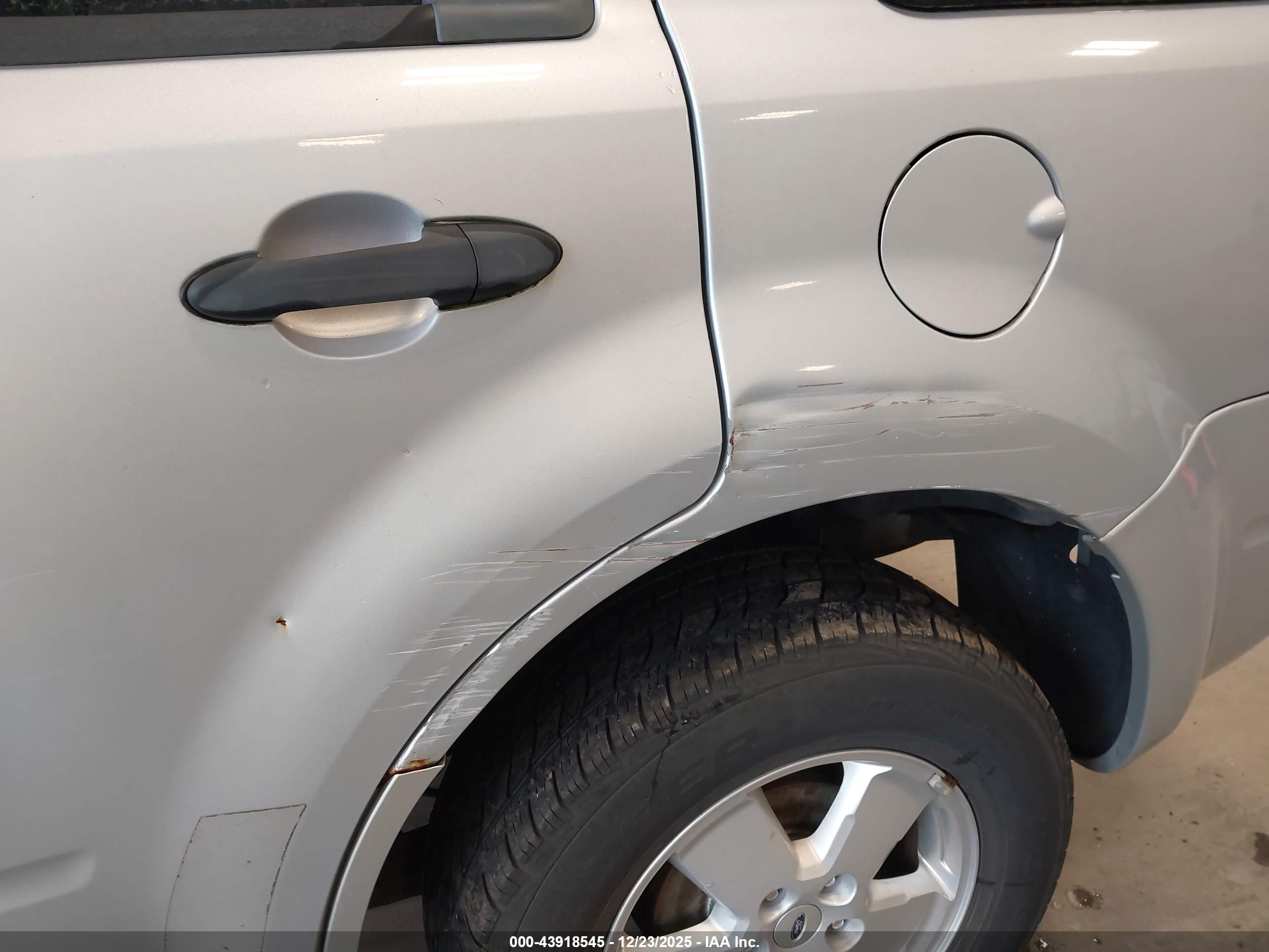 FORD ESCAPE image 6