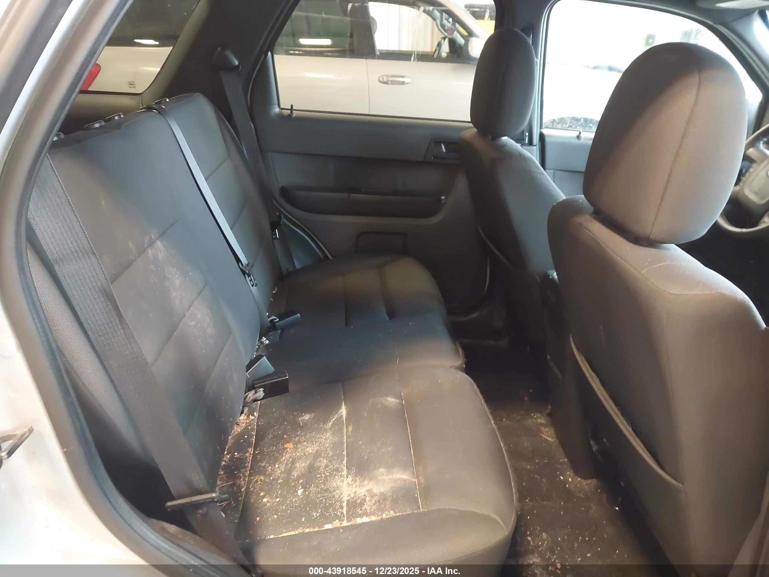 FORD ESCAPE image 8