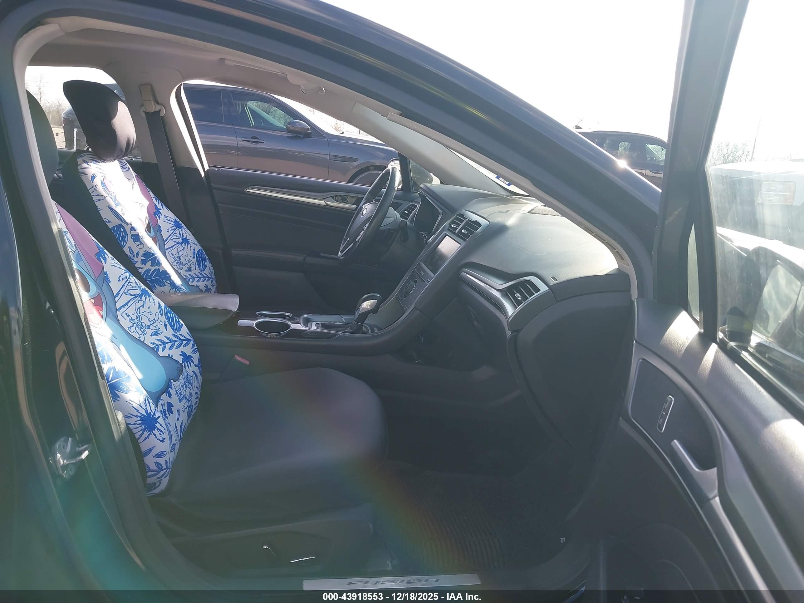 FORD FUSION image 5