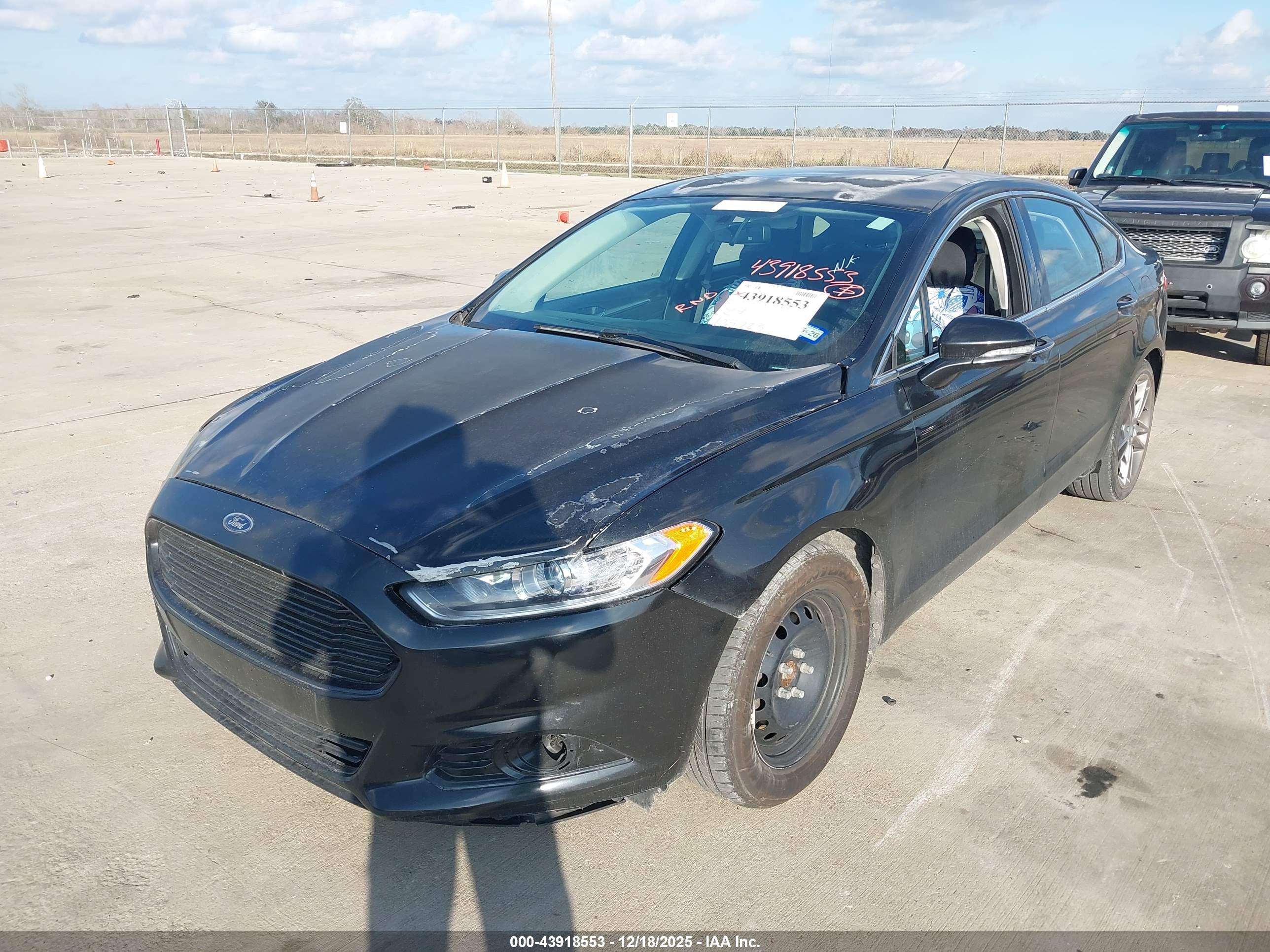 FORD FUSION image 6
