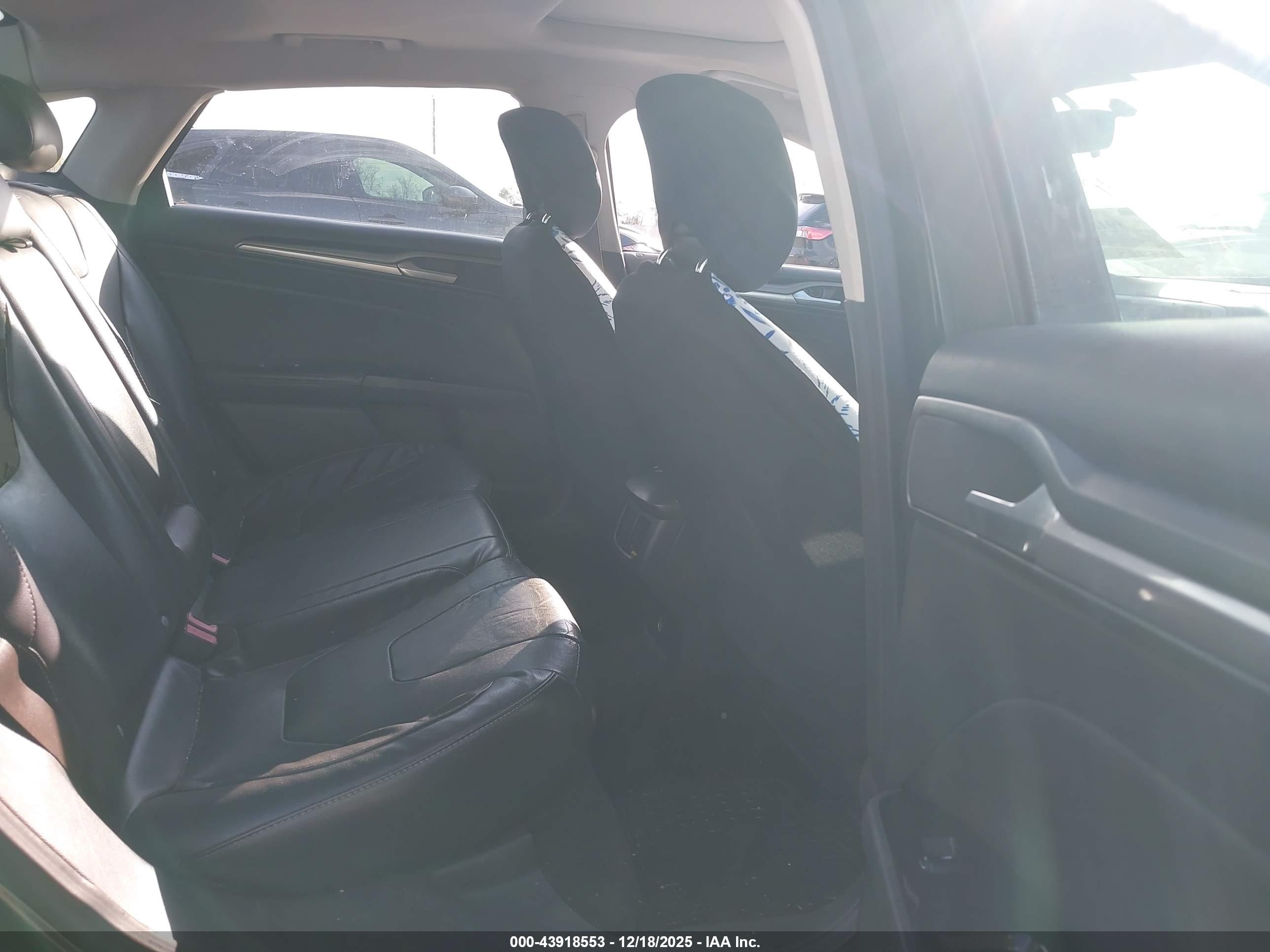 FORD FUSION image 8