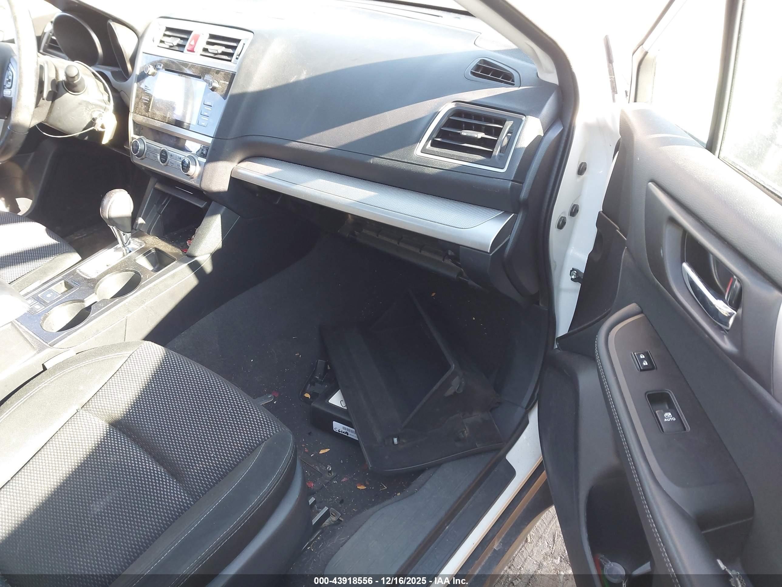SUBARU OUTBACK image 5