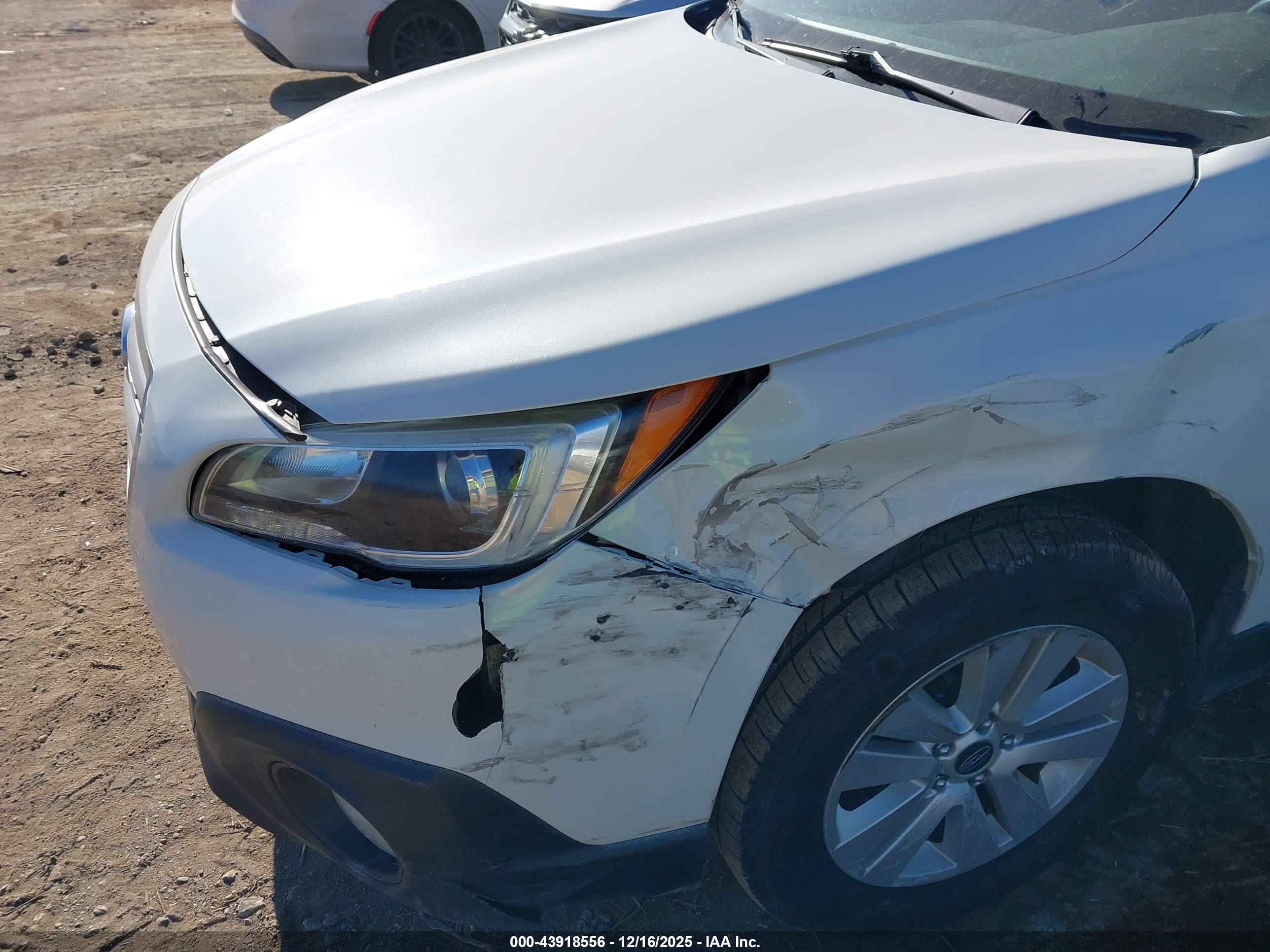 SUBARU OUTBACK image 6