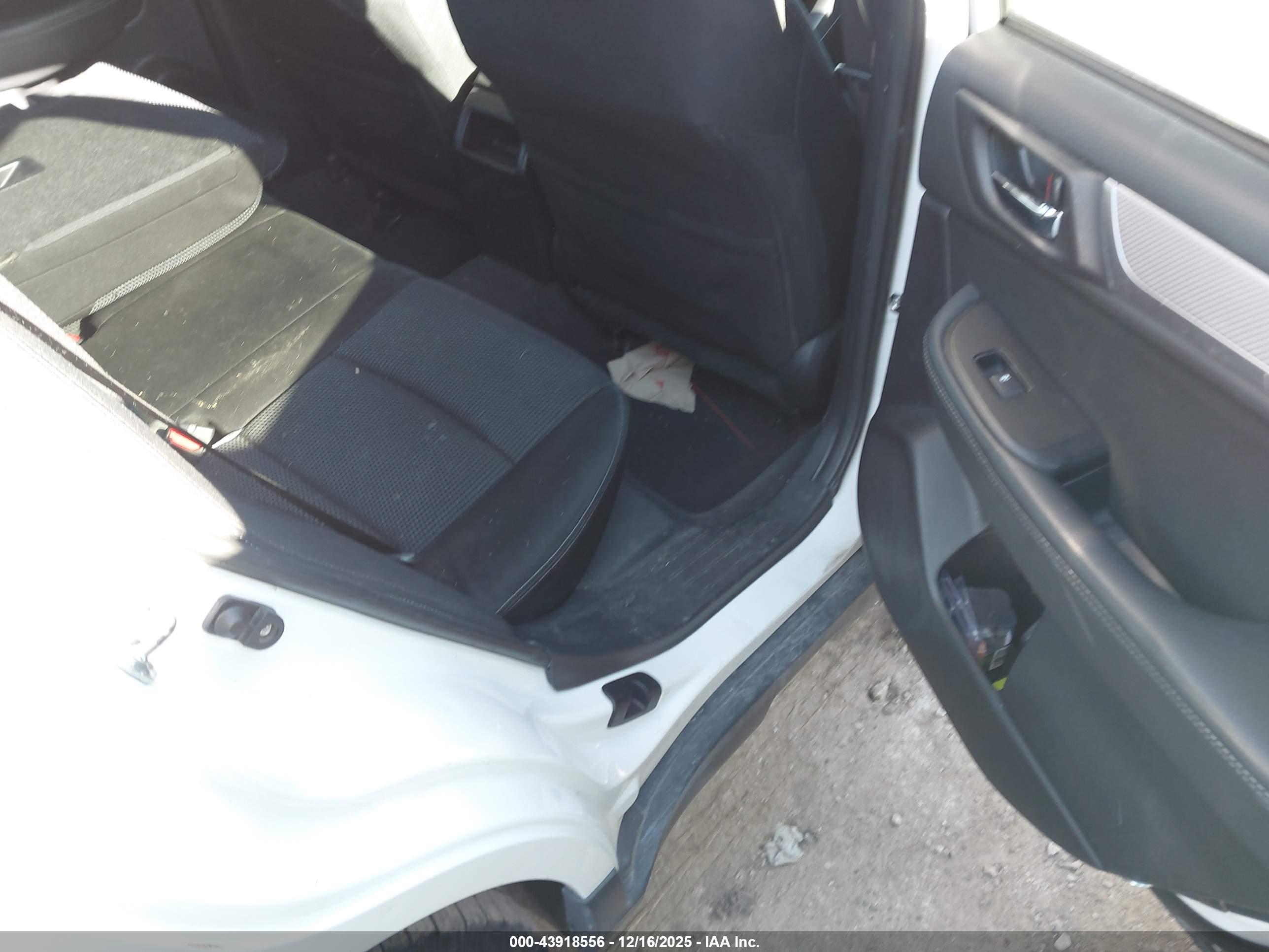 SUBARU OUTBACK image 8