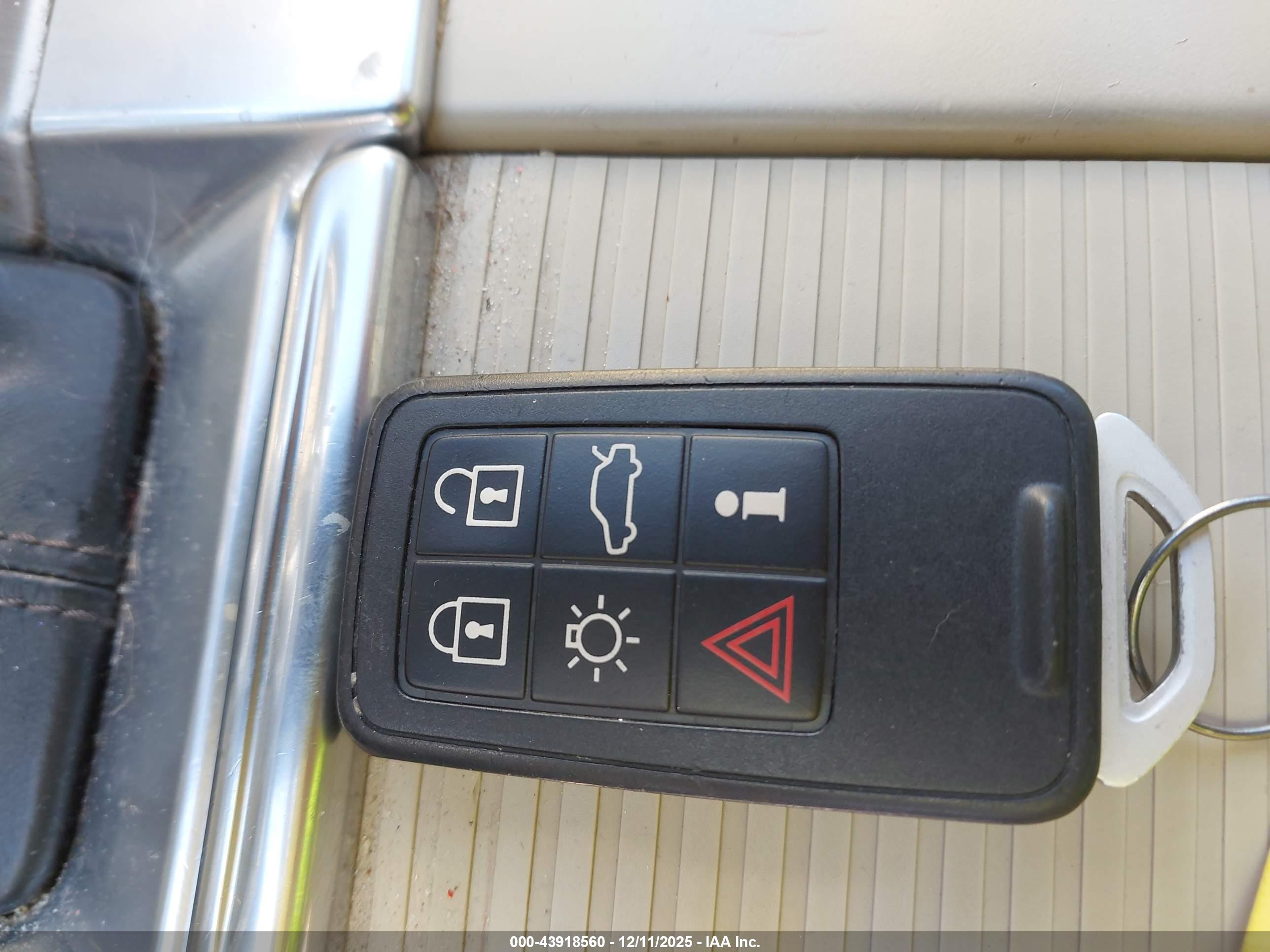 VOLVO XC60 image 11