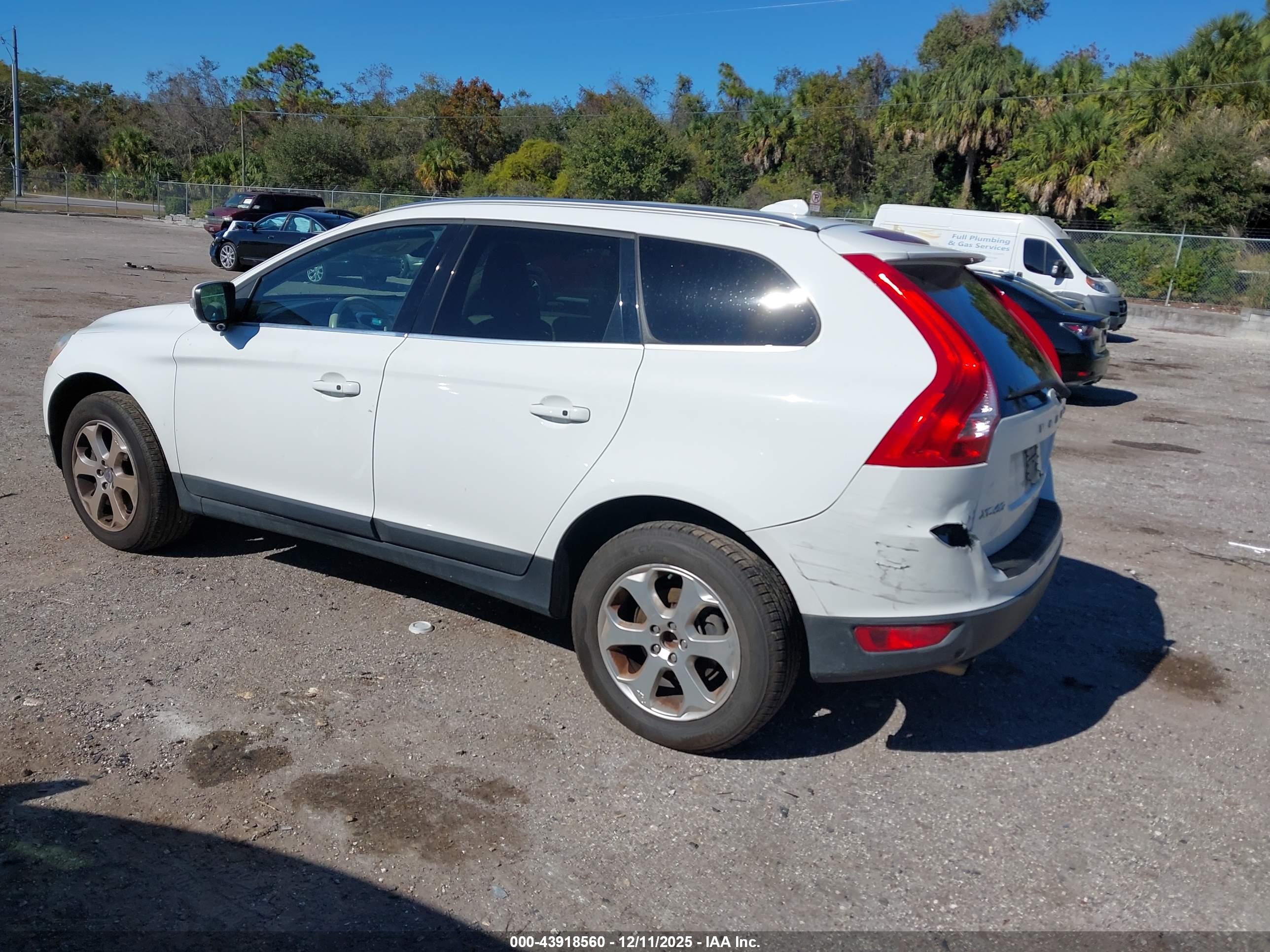 VOLVO XC60 image 3