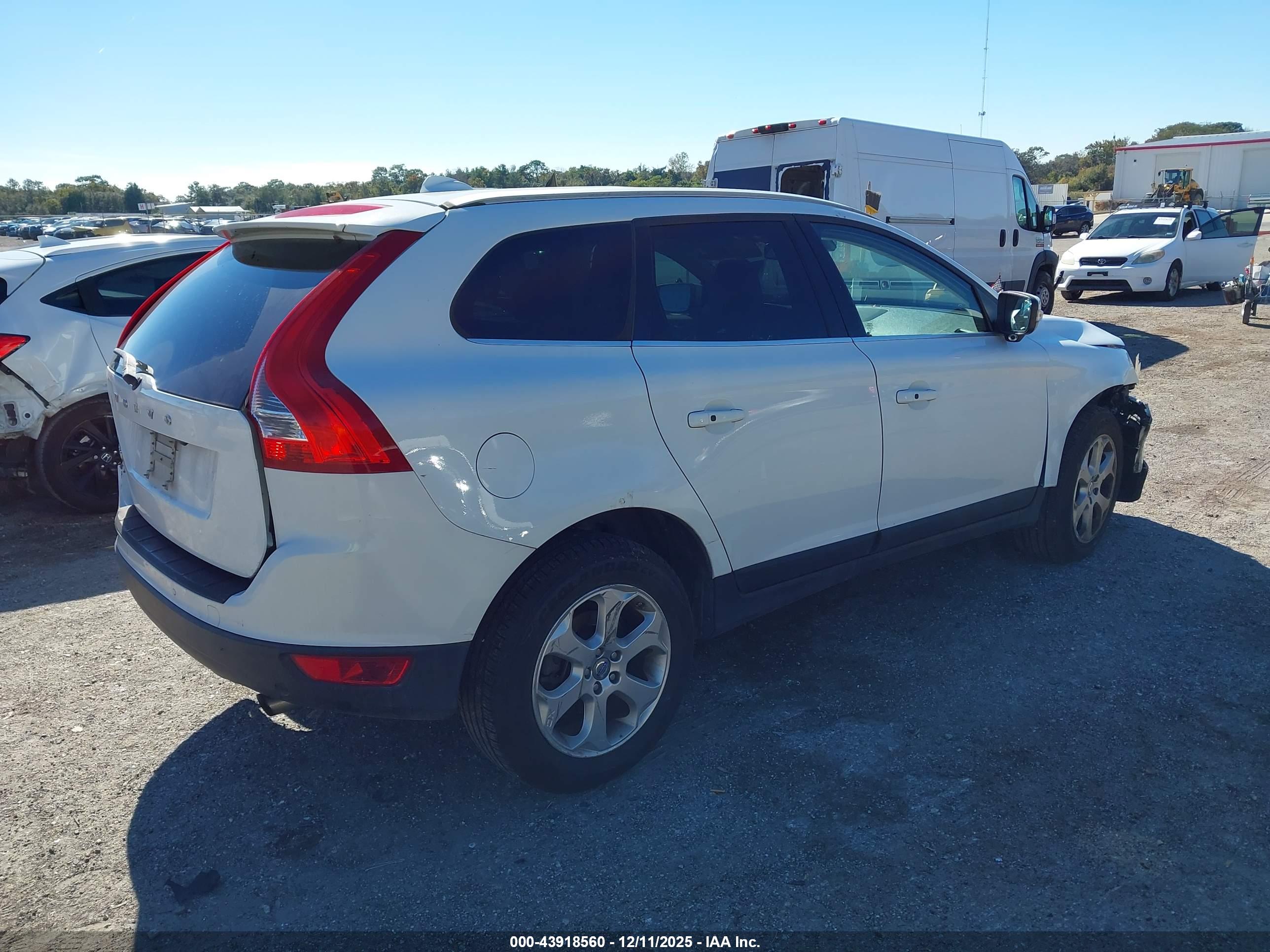 VOLVO XC60 image 4