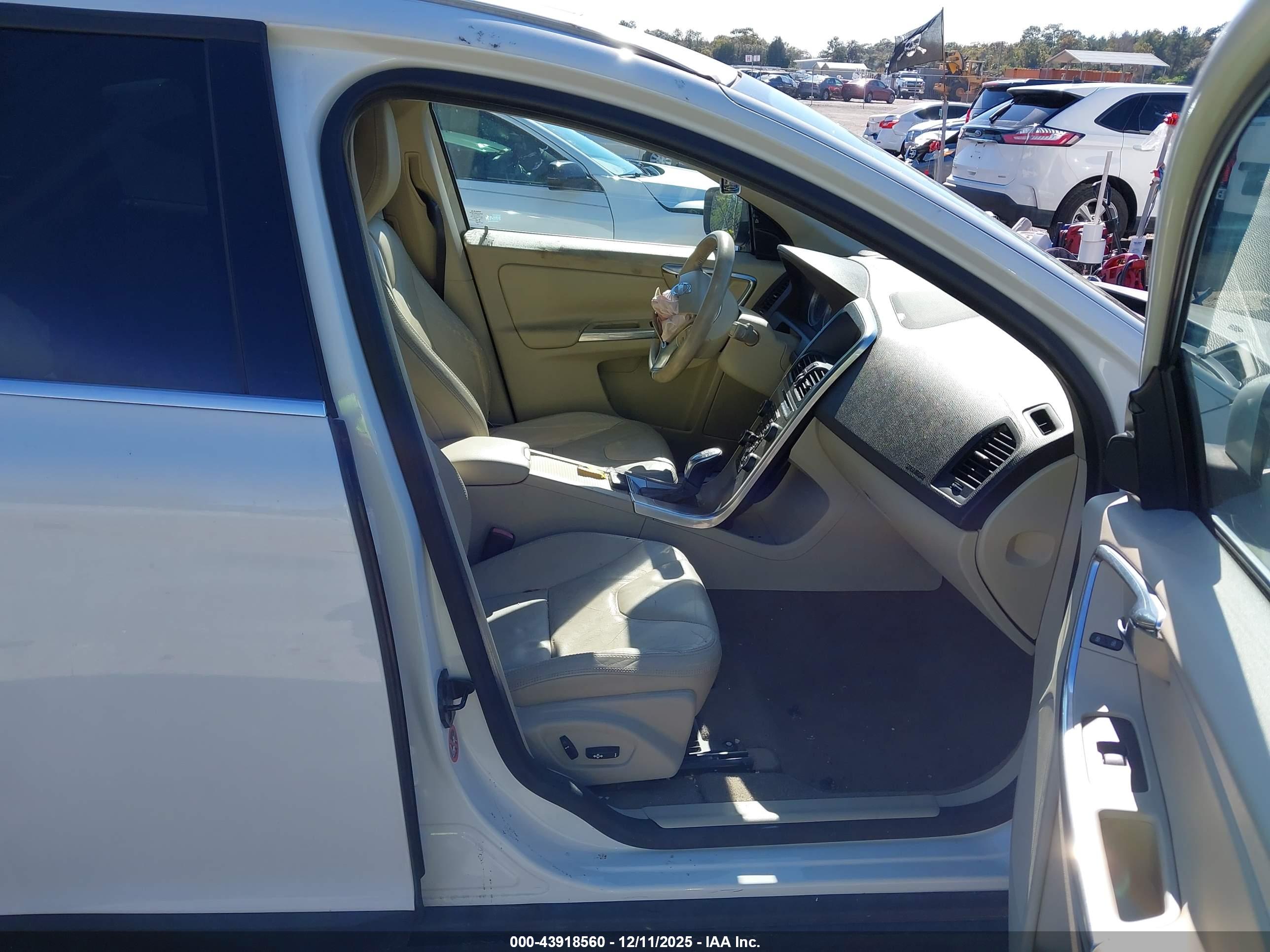 VOLVO XC60 image 5