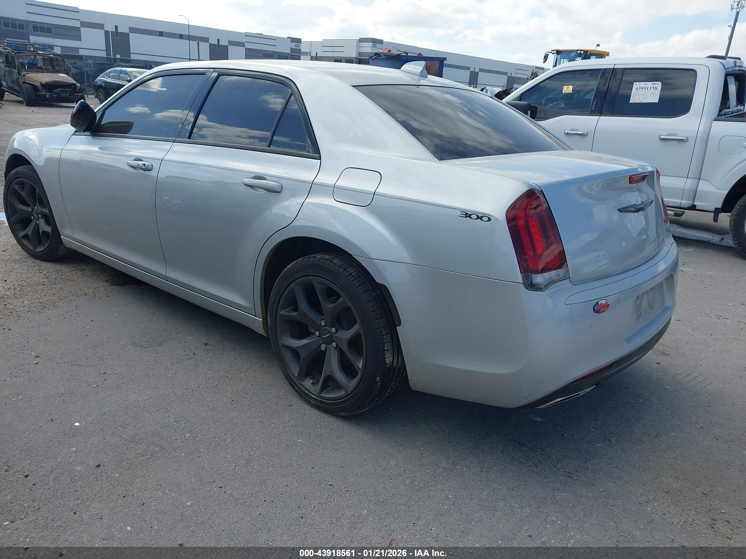 CHRYSLER 300 image 3