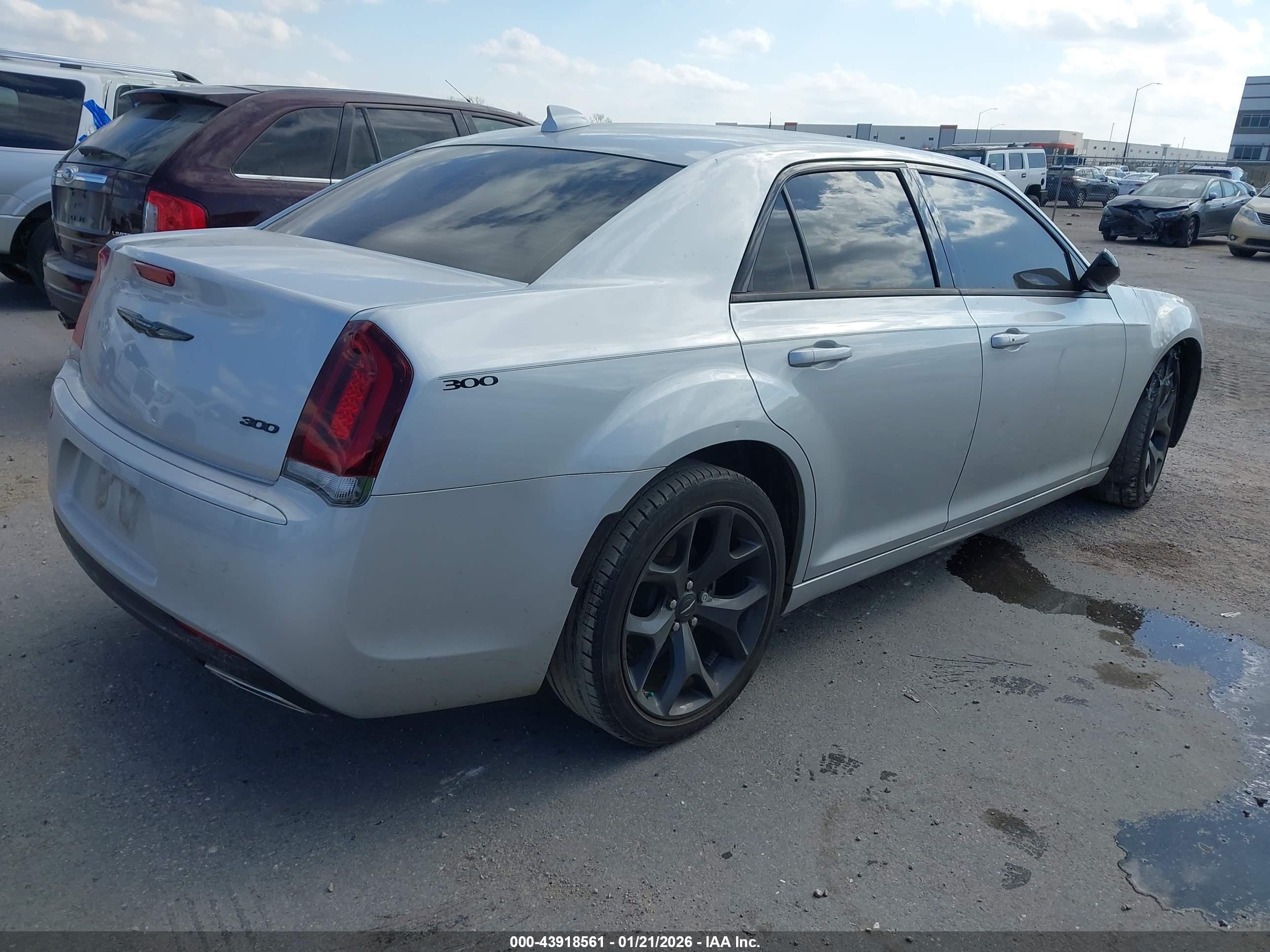 CHRYSLER 300 image 4