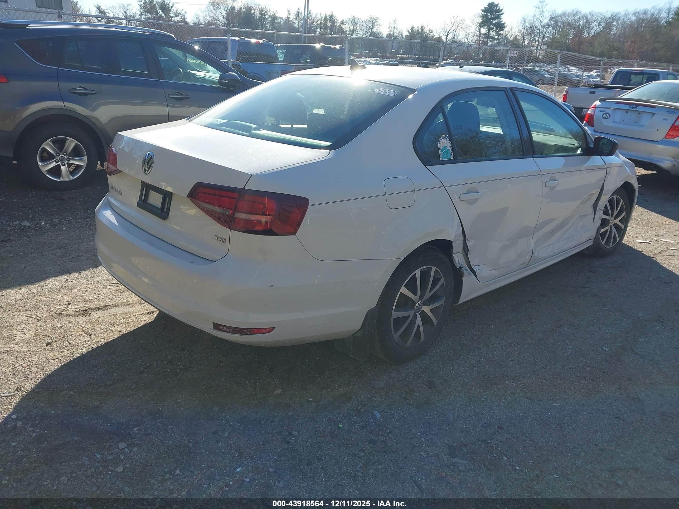 VOLKSWAGEN JETTA image 4