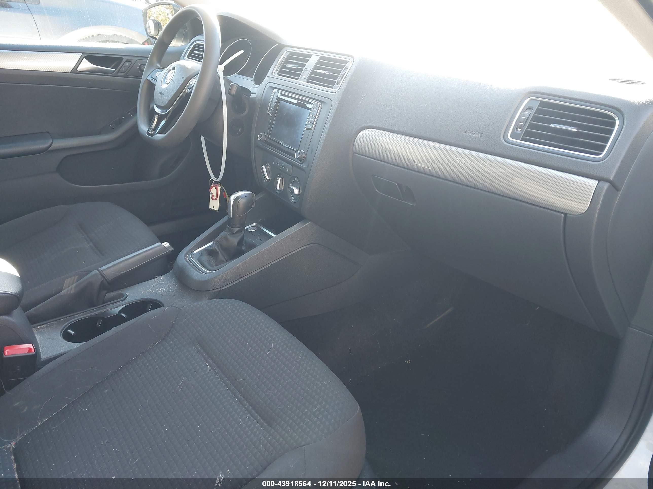 VOLKSWAGEN JETTA image 5