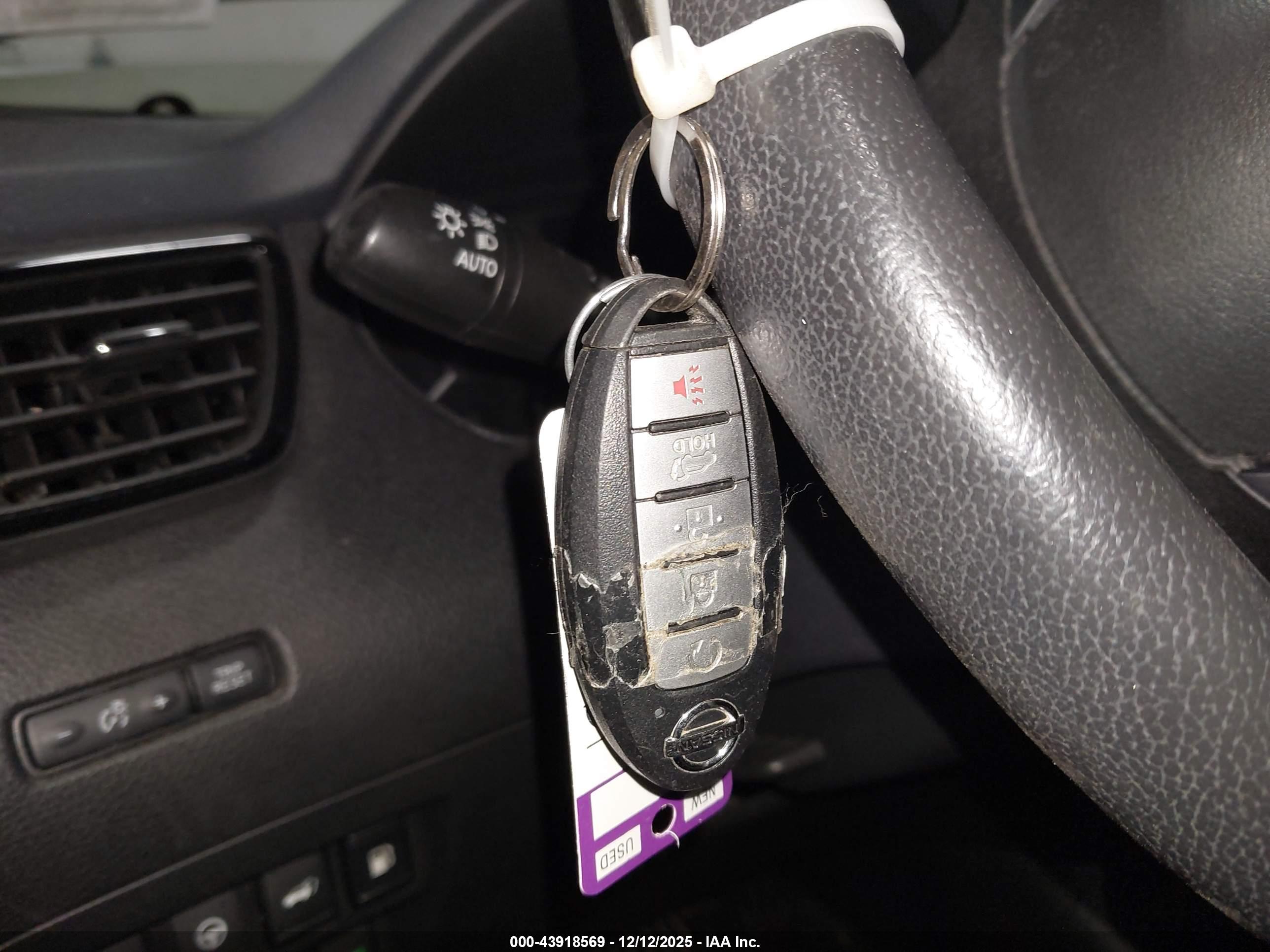 NISSAN ROGUE image 11