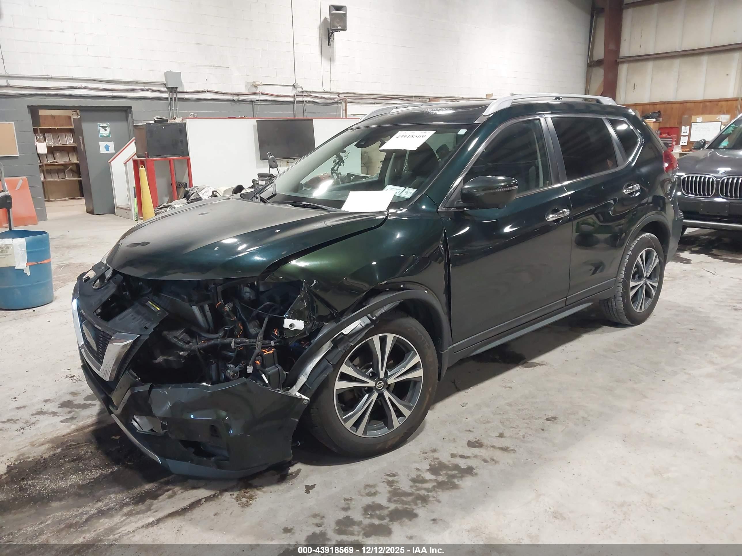 NISSAN ROGUE image 2