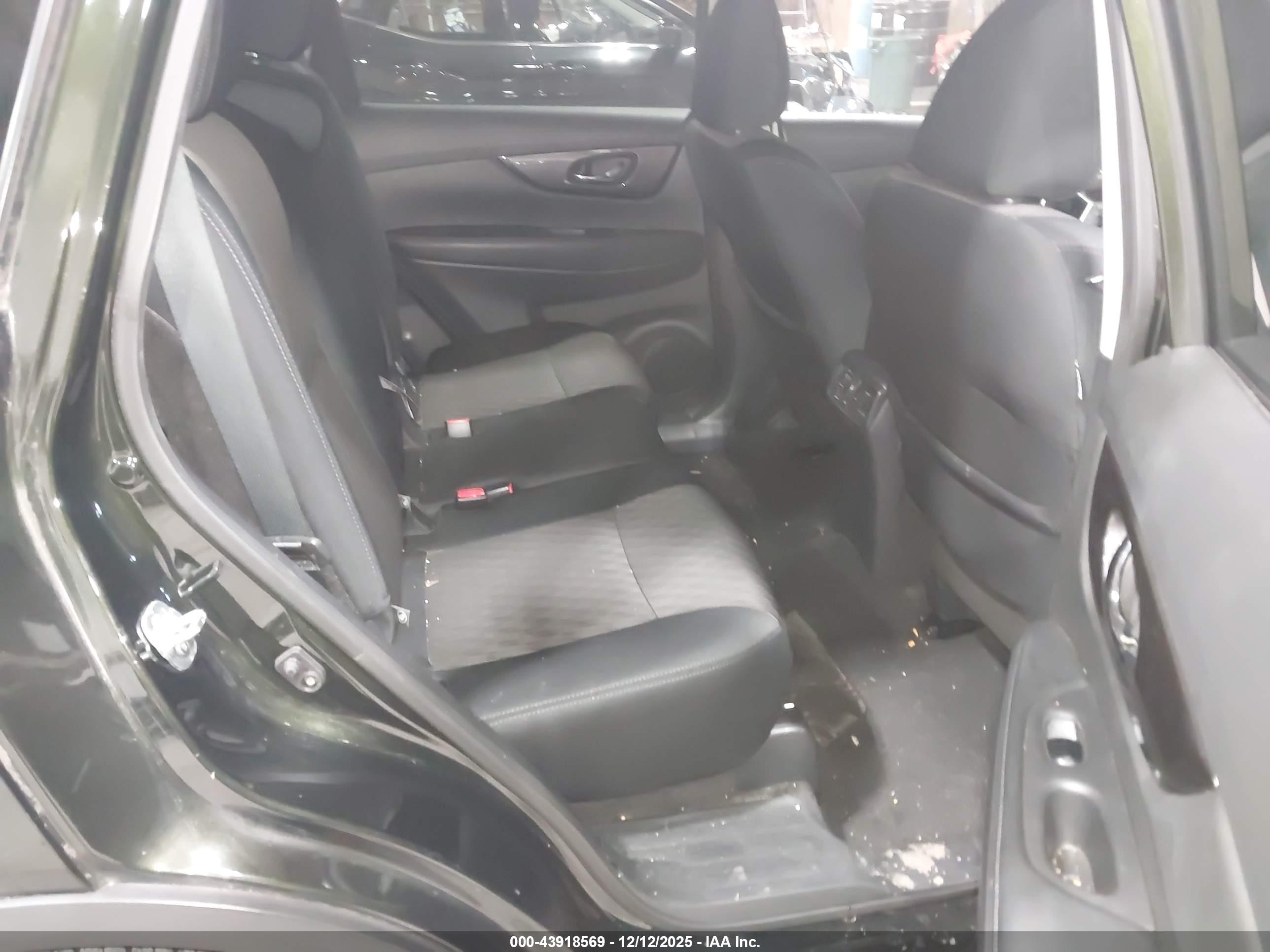 NISSAN ROGUE image 8
