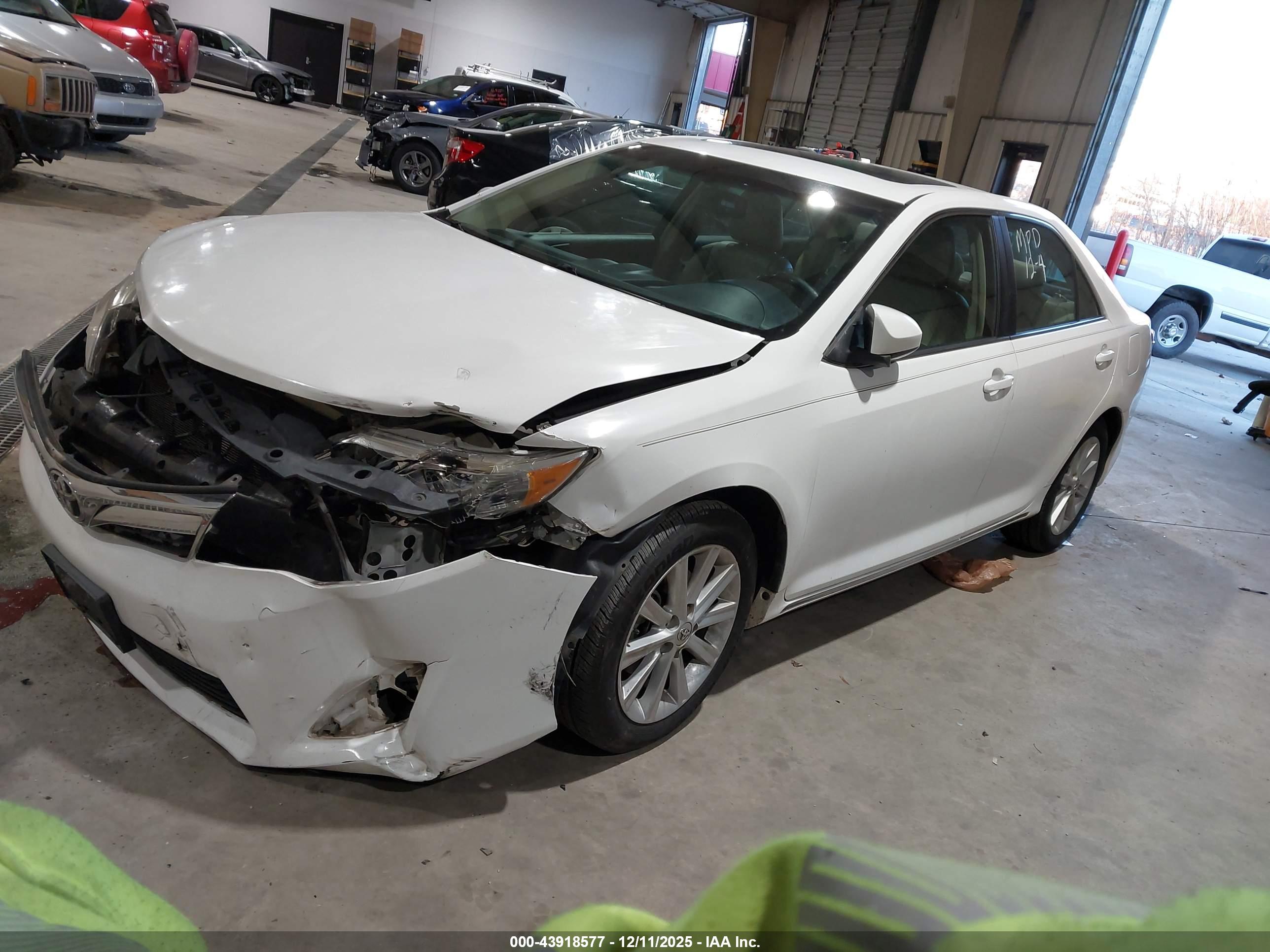 TOYOTA CAMRY image 2