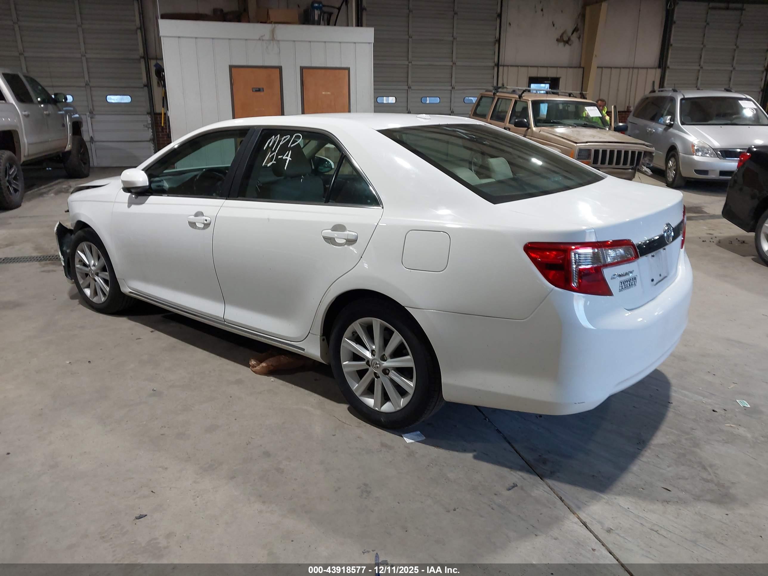 TOYOTA CAMRY image 3