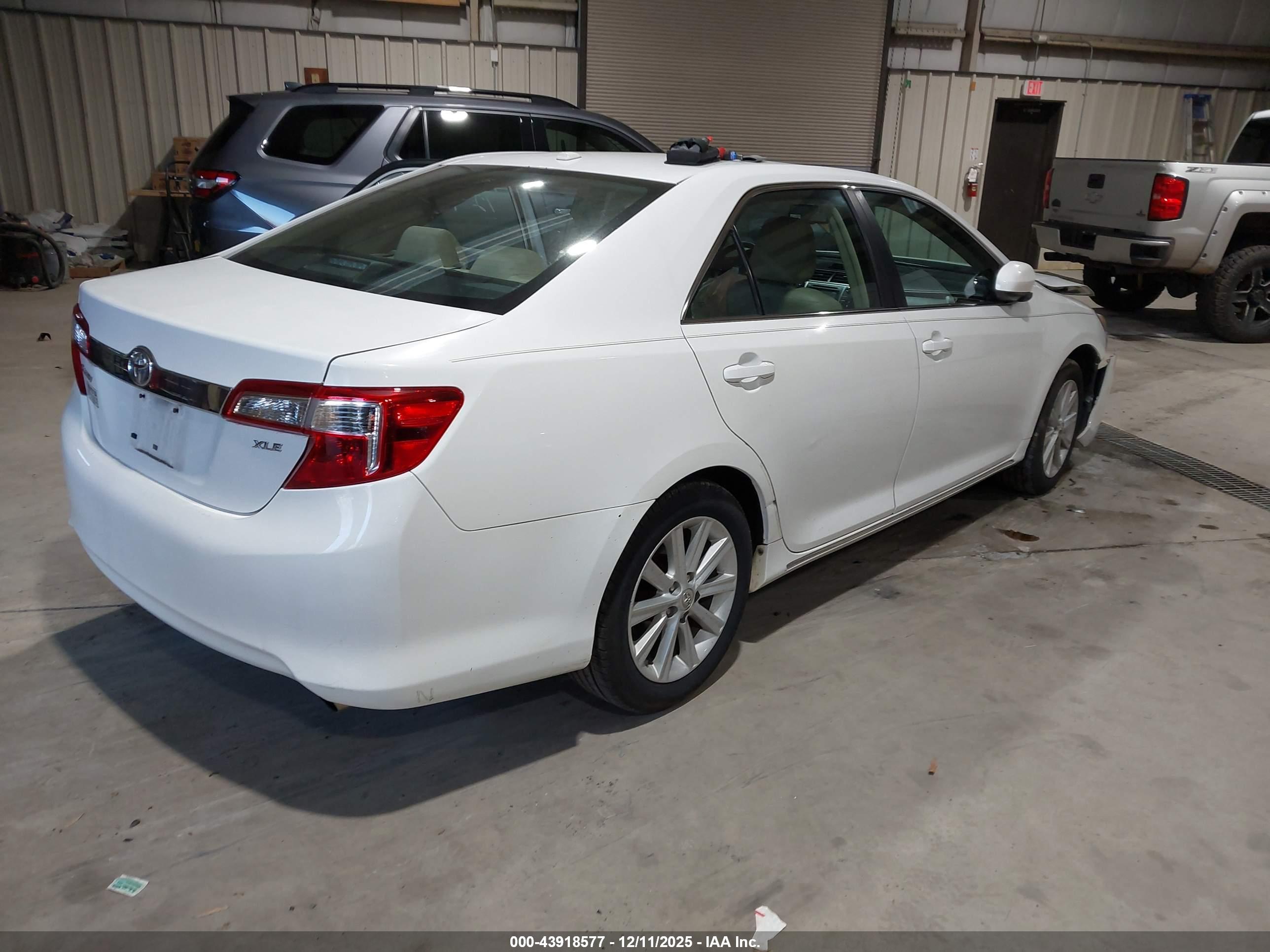 TOYOTA CAMRY image 4