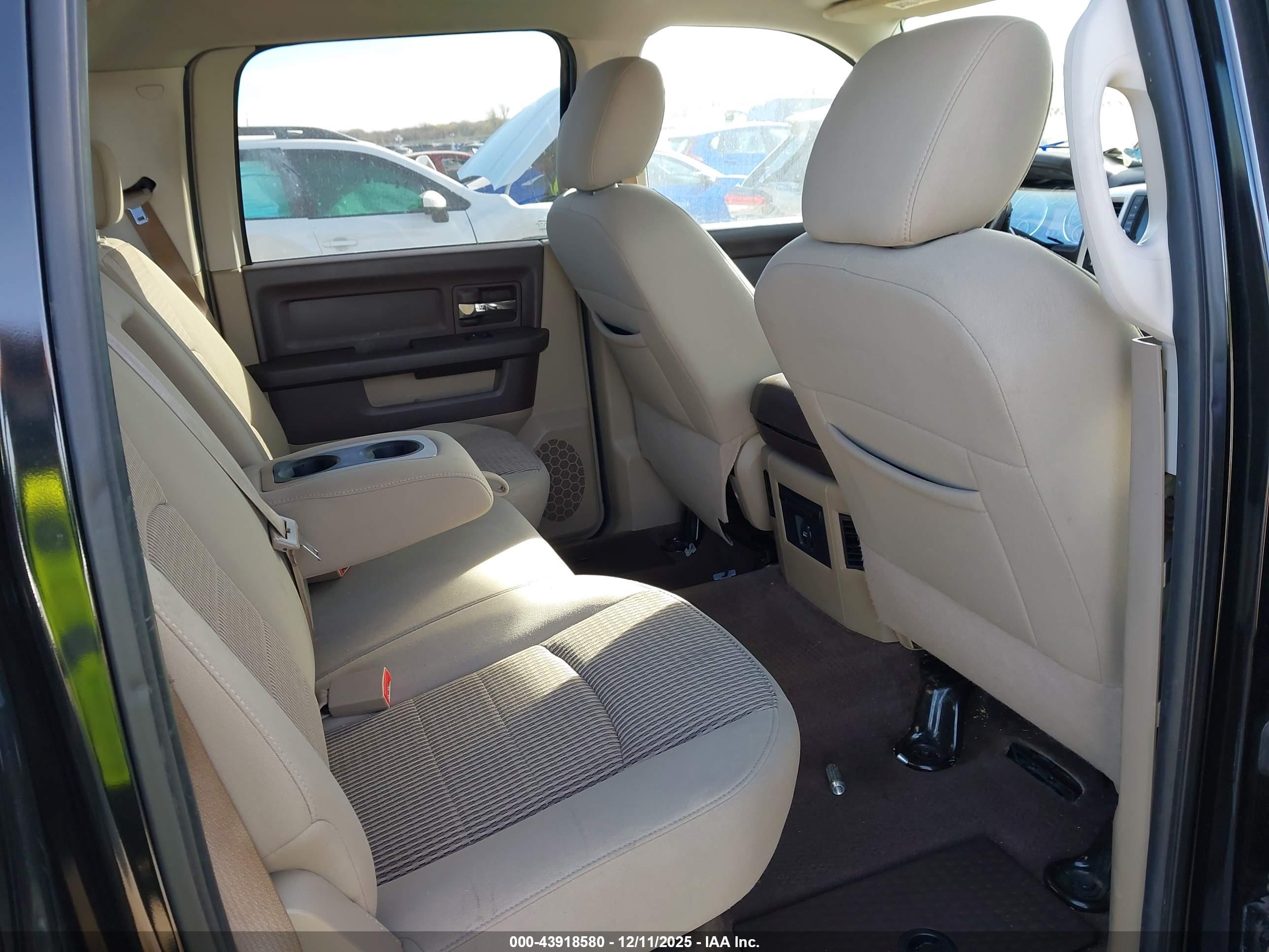 DODGE RAM image 8