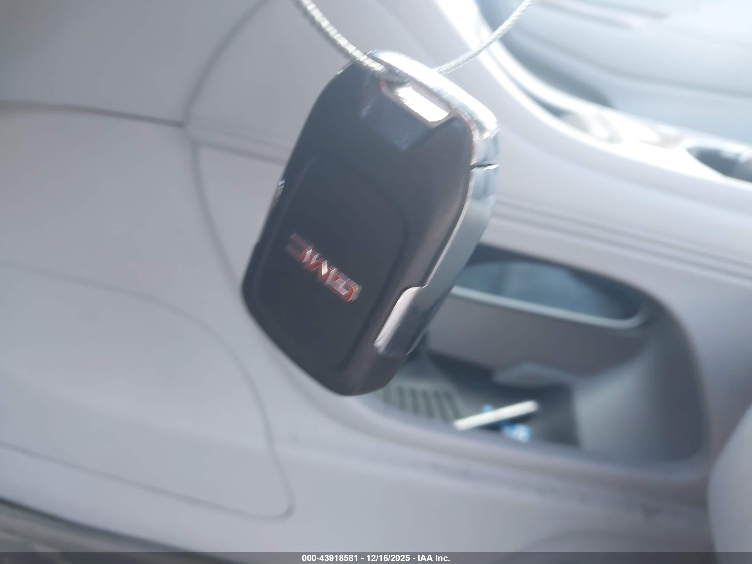 GMC ACADIA image 11