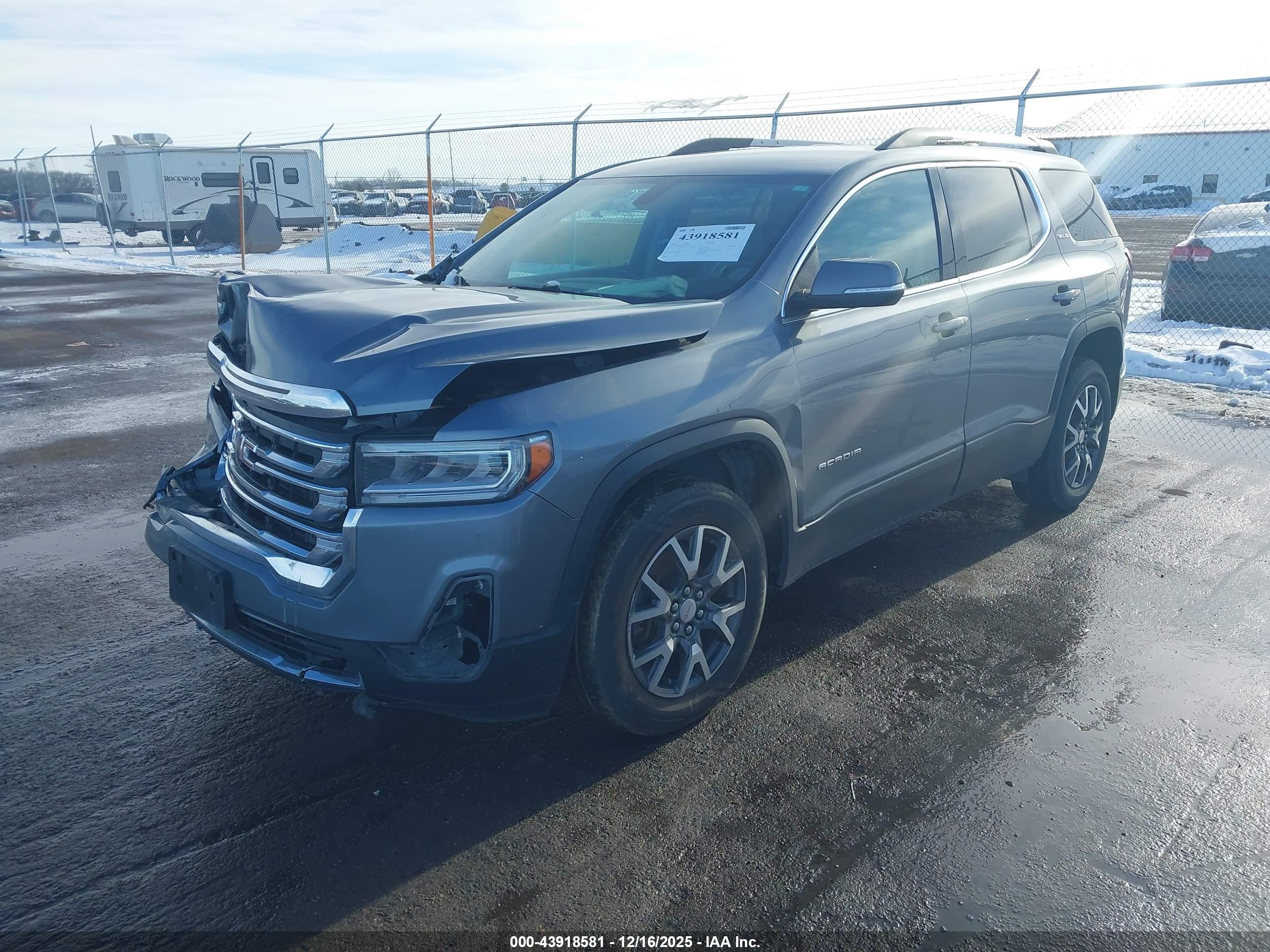 GMC ACADIA image 2