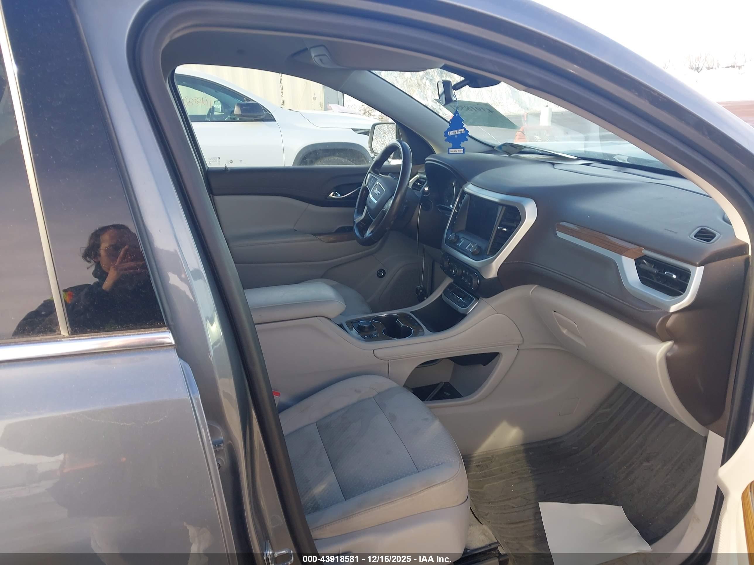GMC ACADIA image 5