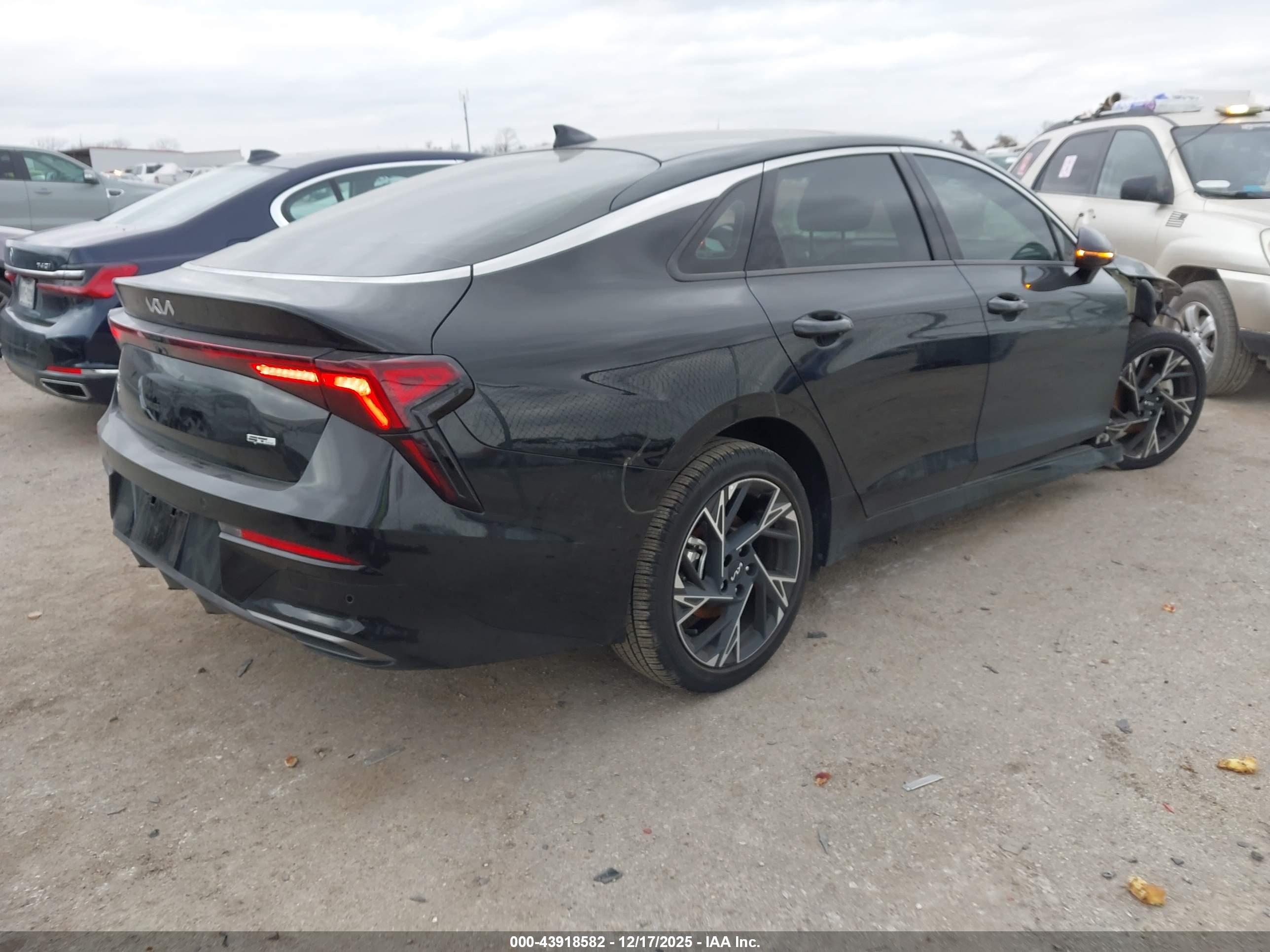 KIA K5 image 4