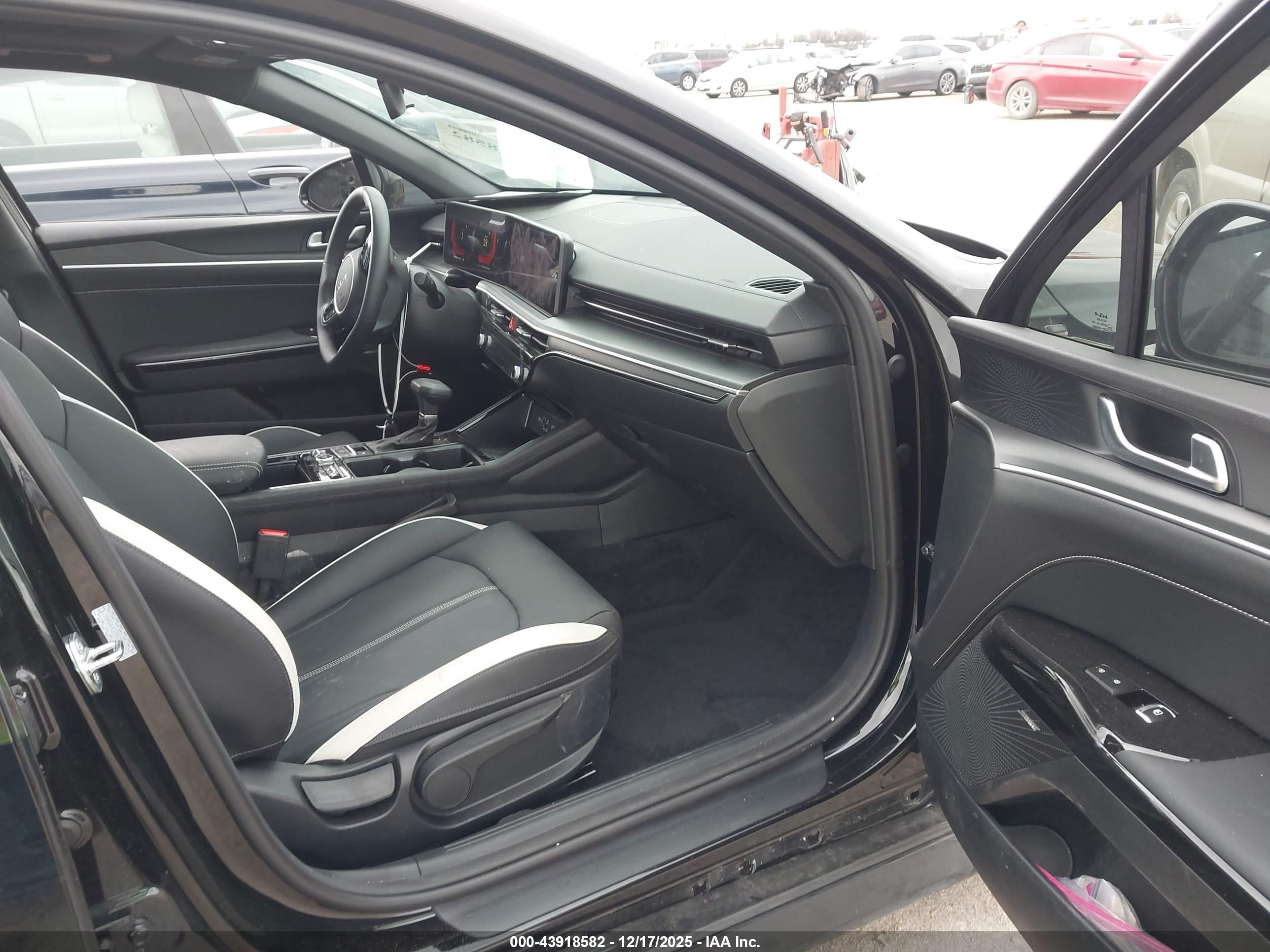 KIA K5 image 5