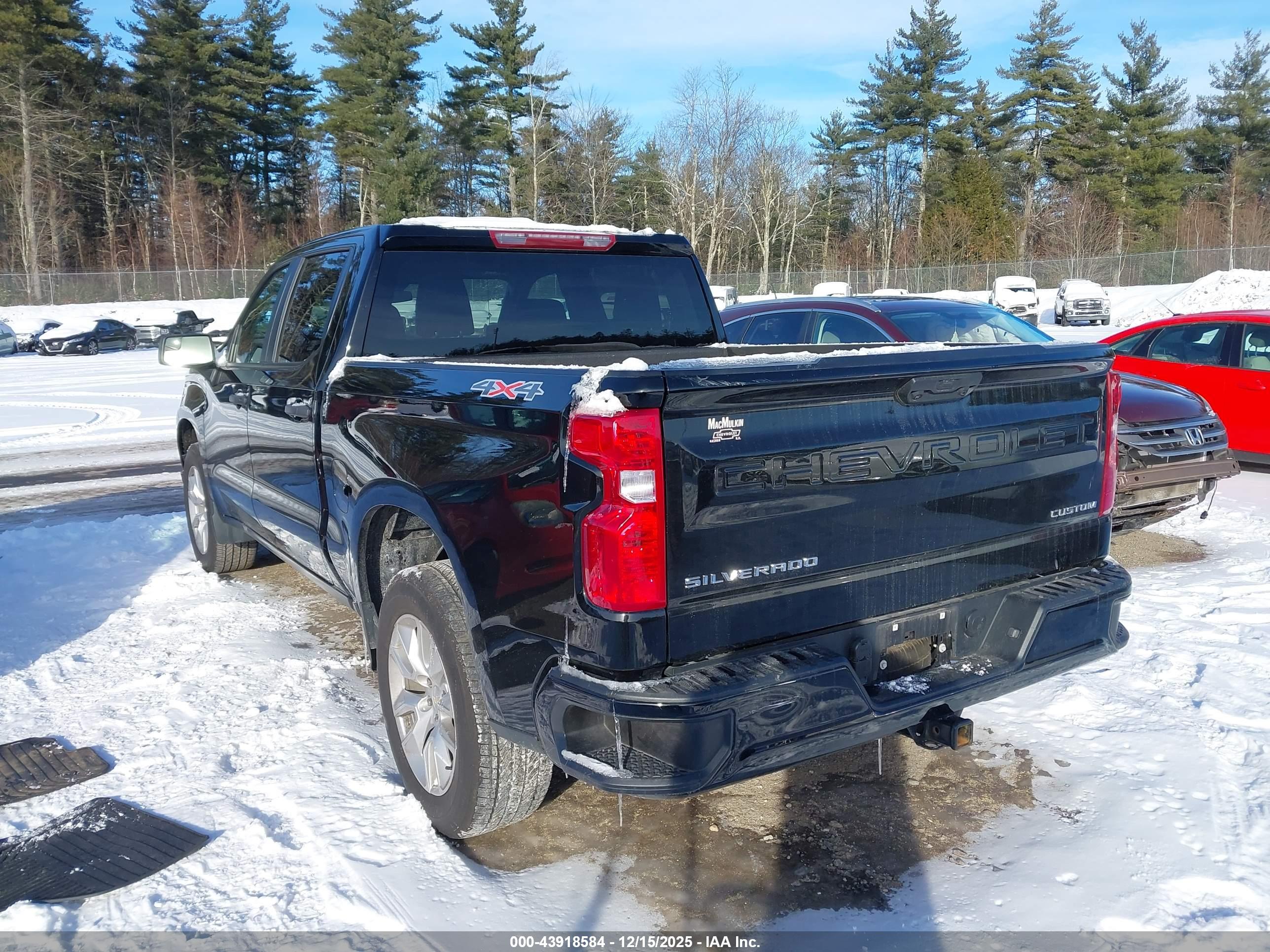 CHEVROLET SILVERADO image 3