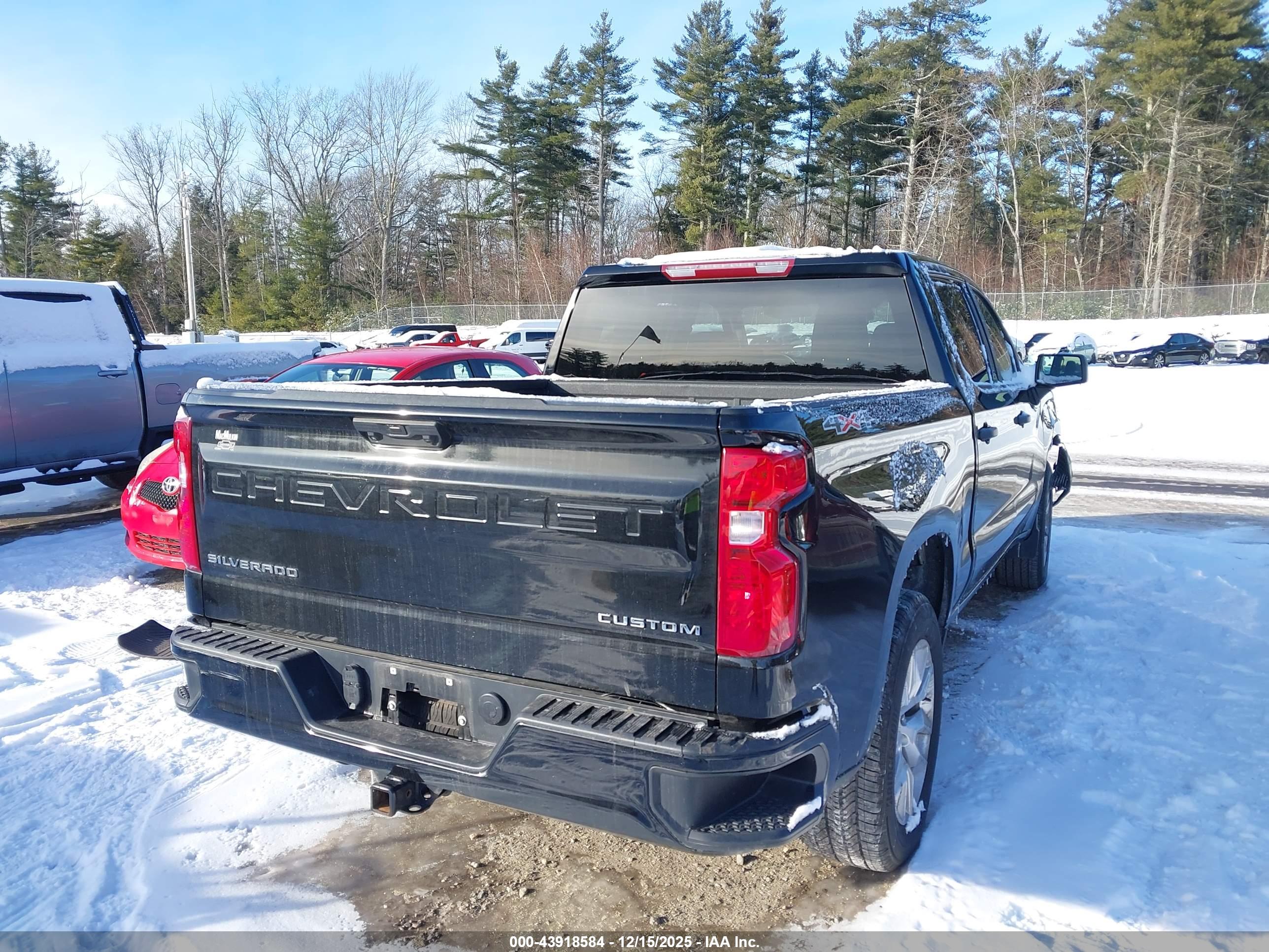 CHEVROLET SILVERADO image 4