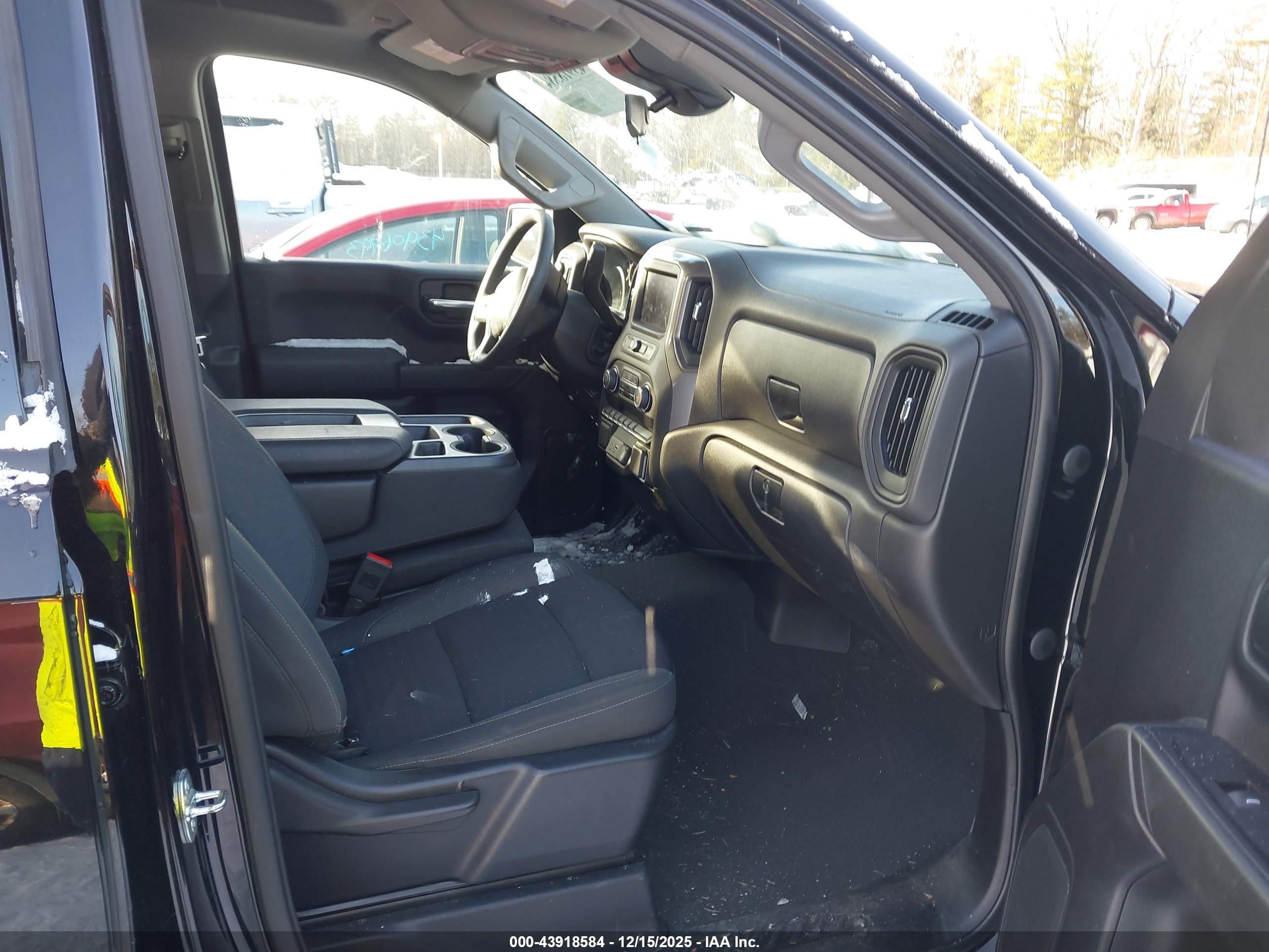 CHEVROLET SILVERADO image 5
