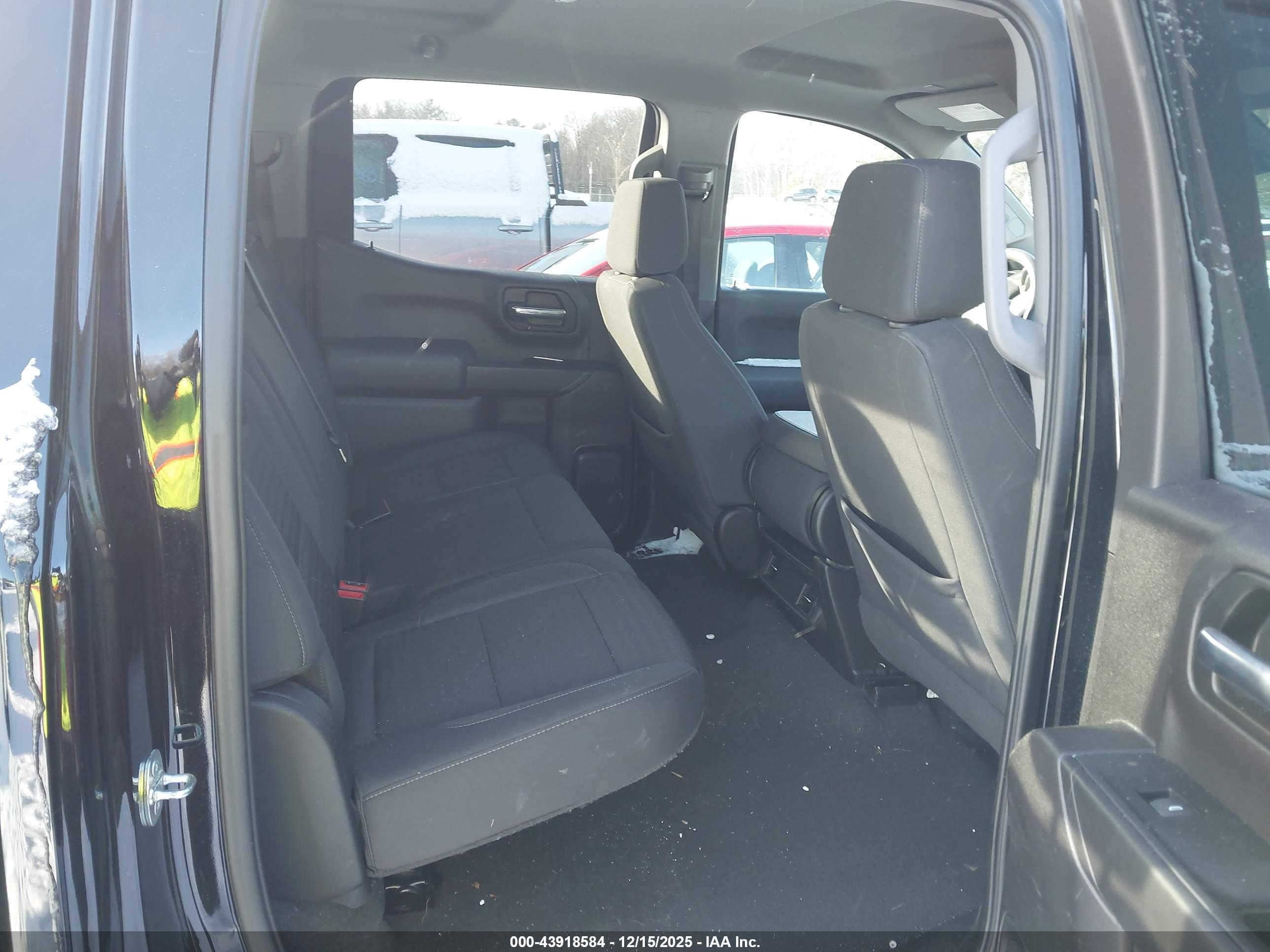 CHEVROLET SILVERADO image 8