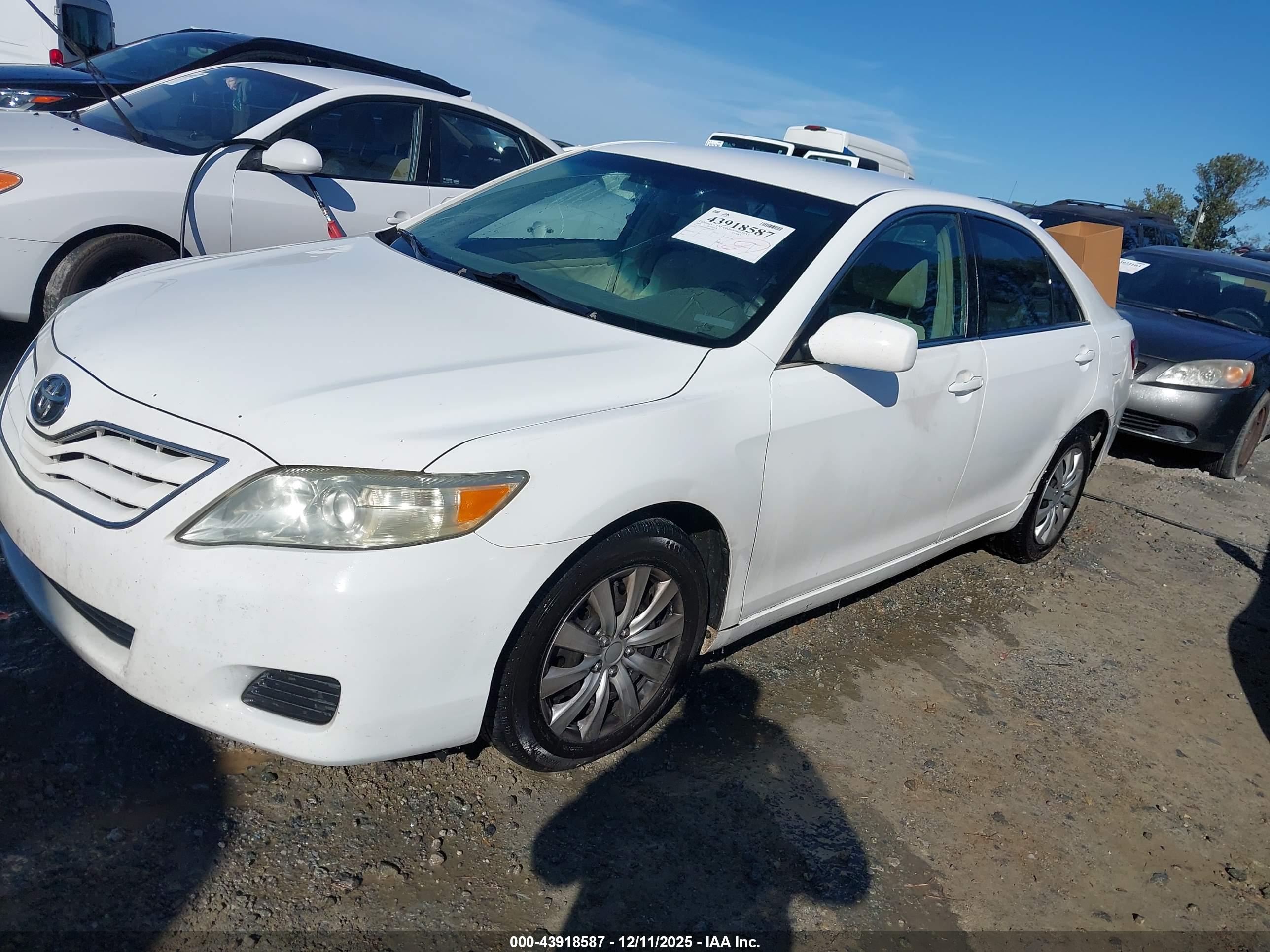 TOYOTA CAMRY image 2