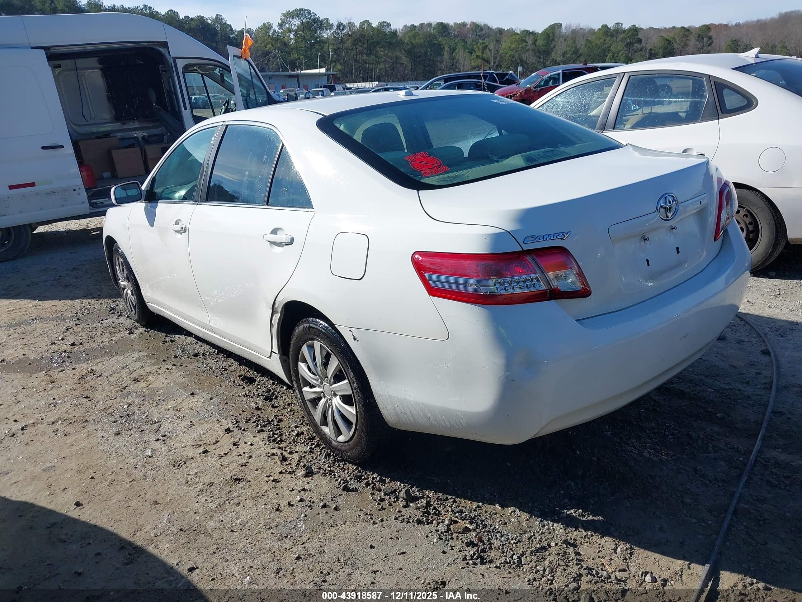 TOYOTA CAMRY image 3